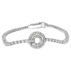 Bracelet de tennis classique en or blanc 14K avec médaillon et 2 1/2 Cttw de diamants