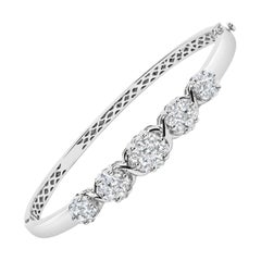 Bracciale a grappolo floreale in oro bianco 14K con diamanti da 2,5 ct.