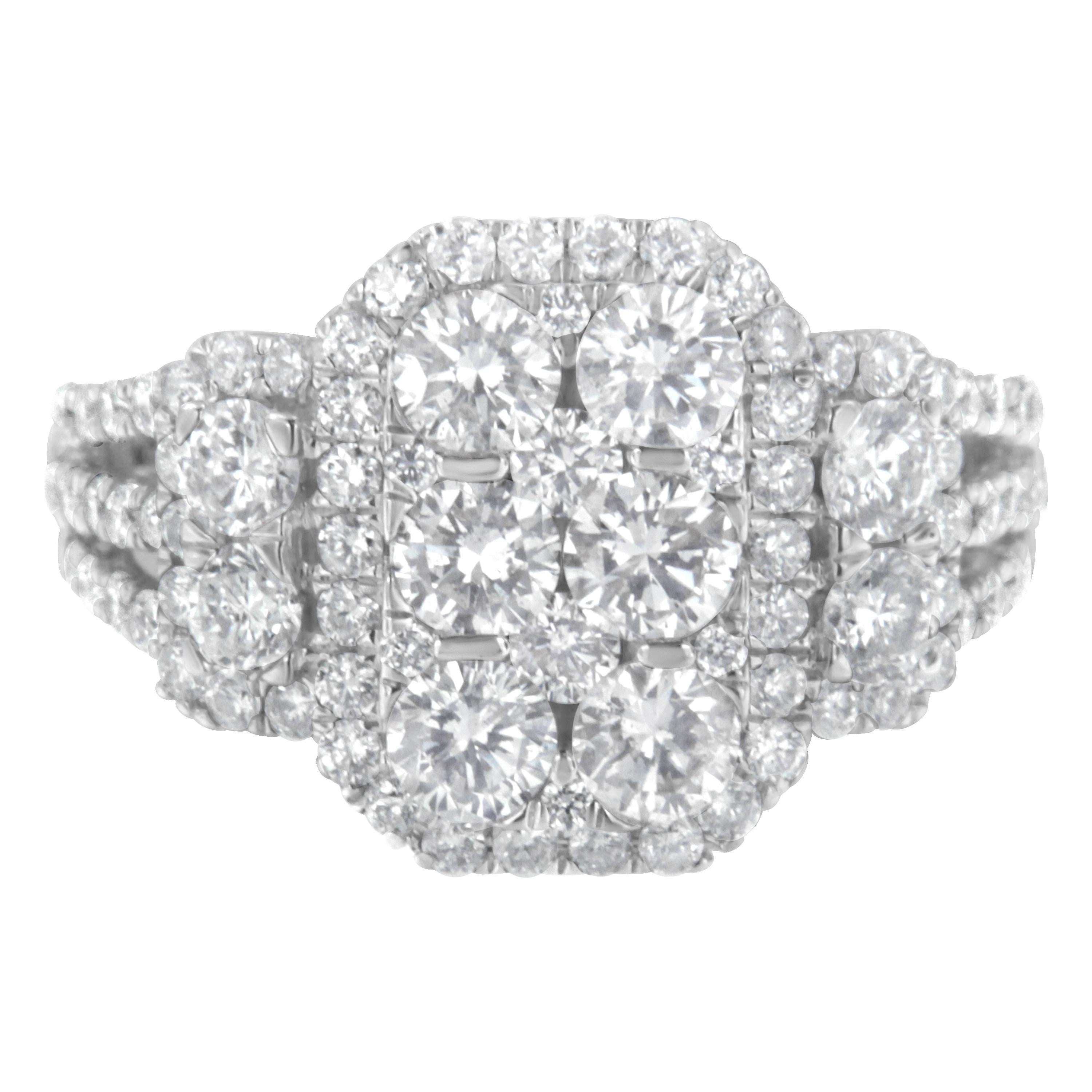 14K White Gold 2 1/4 Carat Diamond Cocktail Cluster Ring In New Condition For Sale In New York, NY