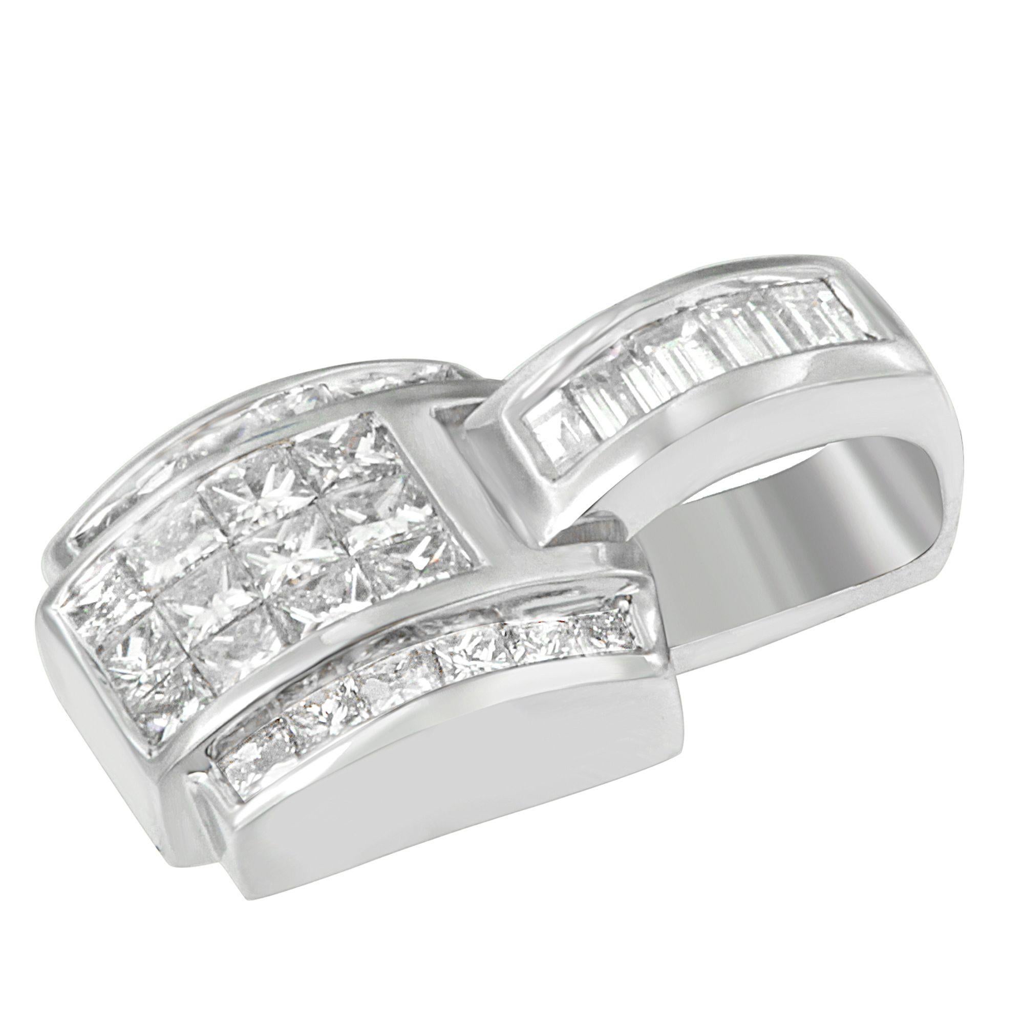 Moderne Collier en or blanc 14K avec pendentif en forme de balle en diamant 2 1/5 Cttw - NON INCLUANT LA CHAÎNE en vente