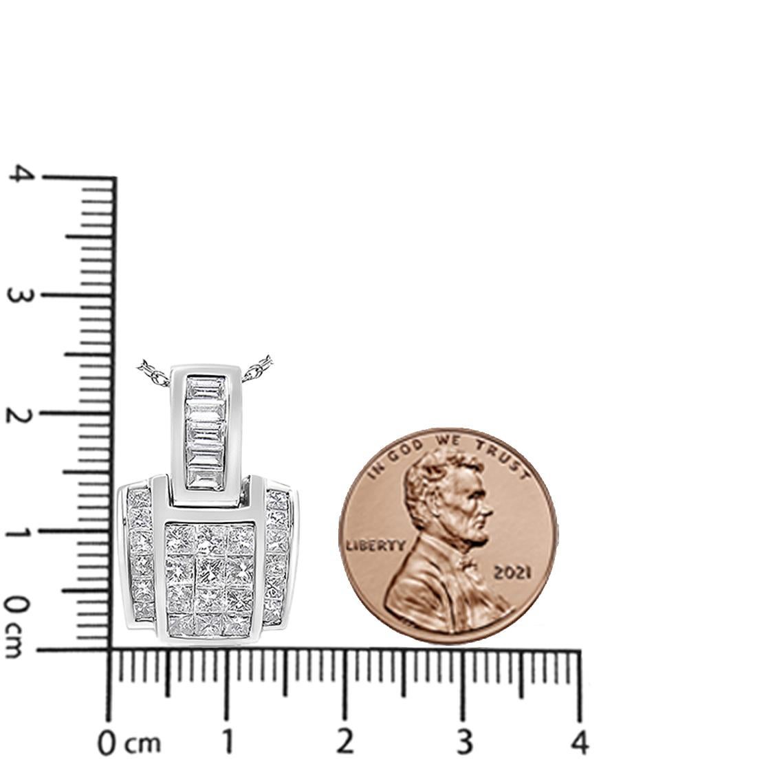 Collier en or blanc 14K avec pendentif en forme de balle en diamant 2 1/5 Cttw - NON INCLUANT LA CHAÎNE Neuf - En vente à New York, NY