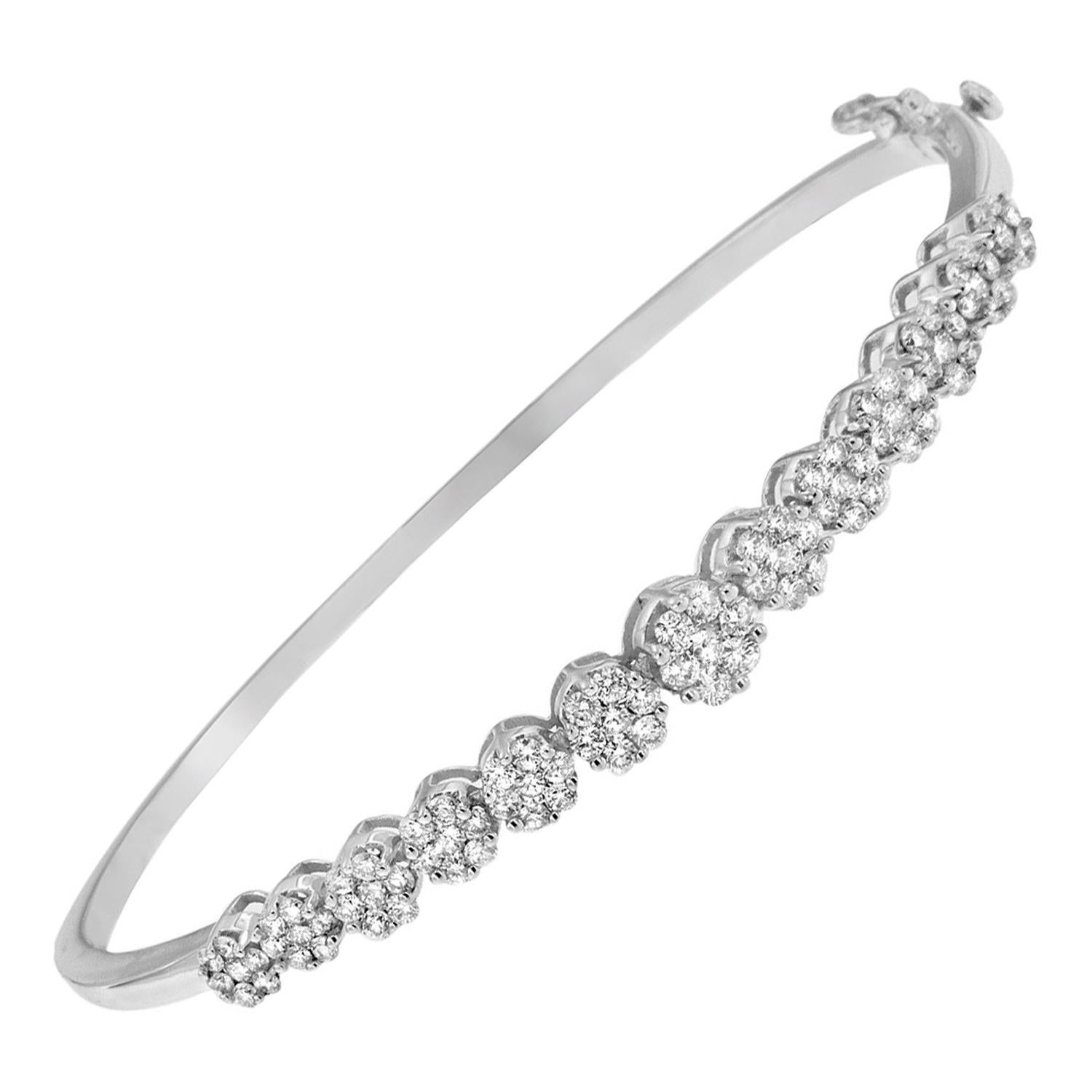 Bracelet jonc en or blanc 14 carats avec grappe de diamants à fleurs de 2 5/8 carats