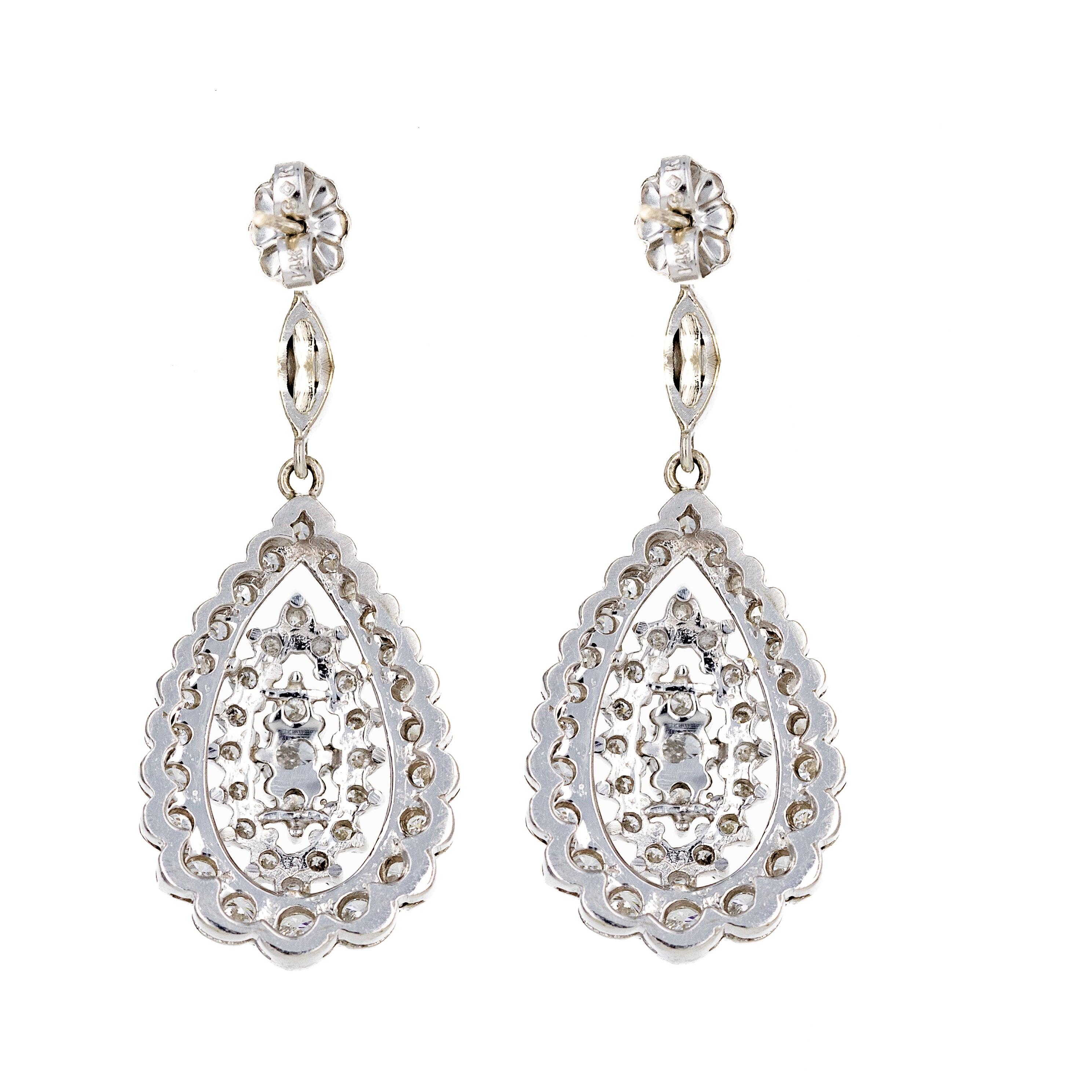 Orecchini a goccia con fiore di diamante in oro bianco 14K da 2 carati In condizioni ottime in vendita a Cape May, NJ