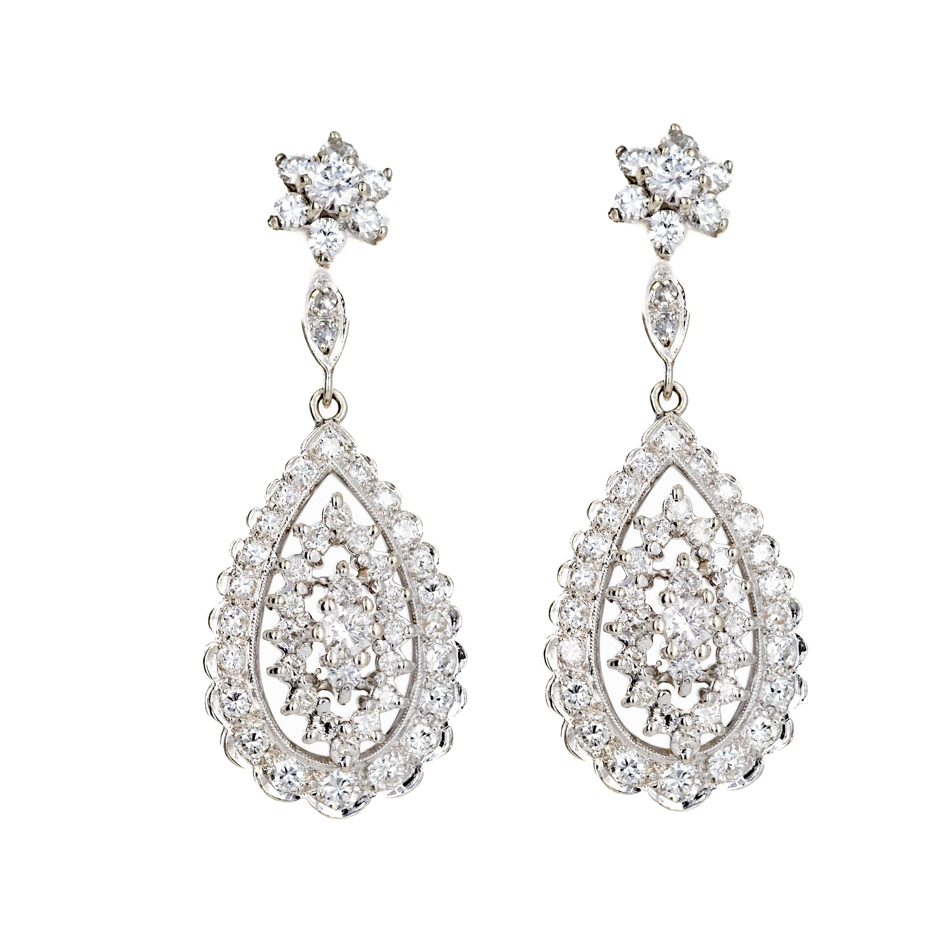 Donna Orecchini a goccia con fiore di diamante in oro bianco 14K da 2 carati in vendita