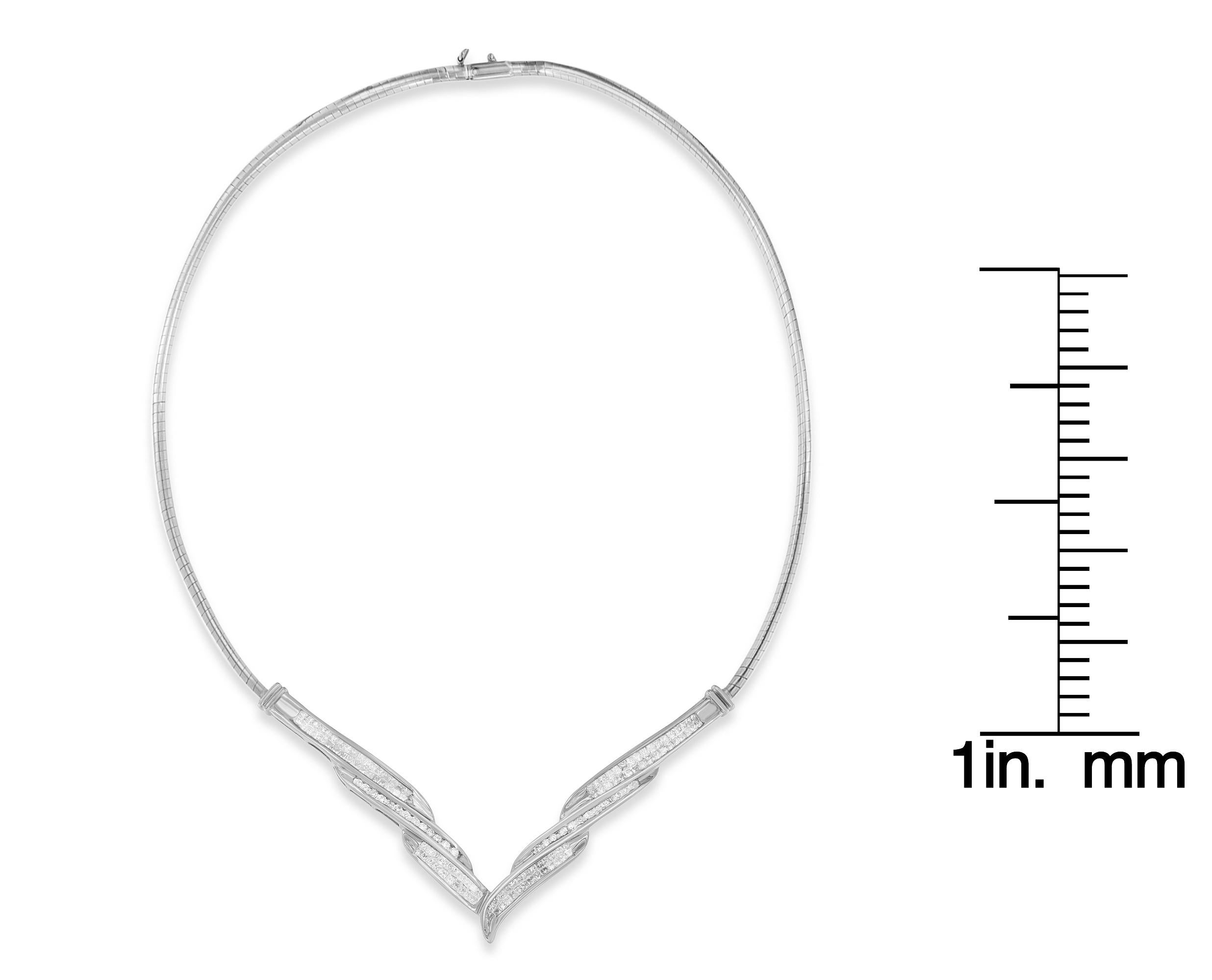 Round Cut 14k White Gold 2 ct. TDW Diamond 'V' Shape Necklace 'I-J, SI2-I1' For Sale