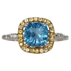 14-Karat-Weißgold 2-farbiger Ring mit blauem Topas und Diamanten, 3.7 g