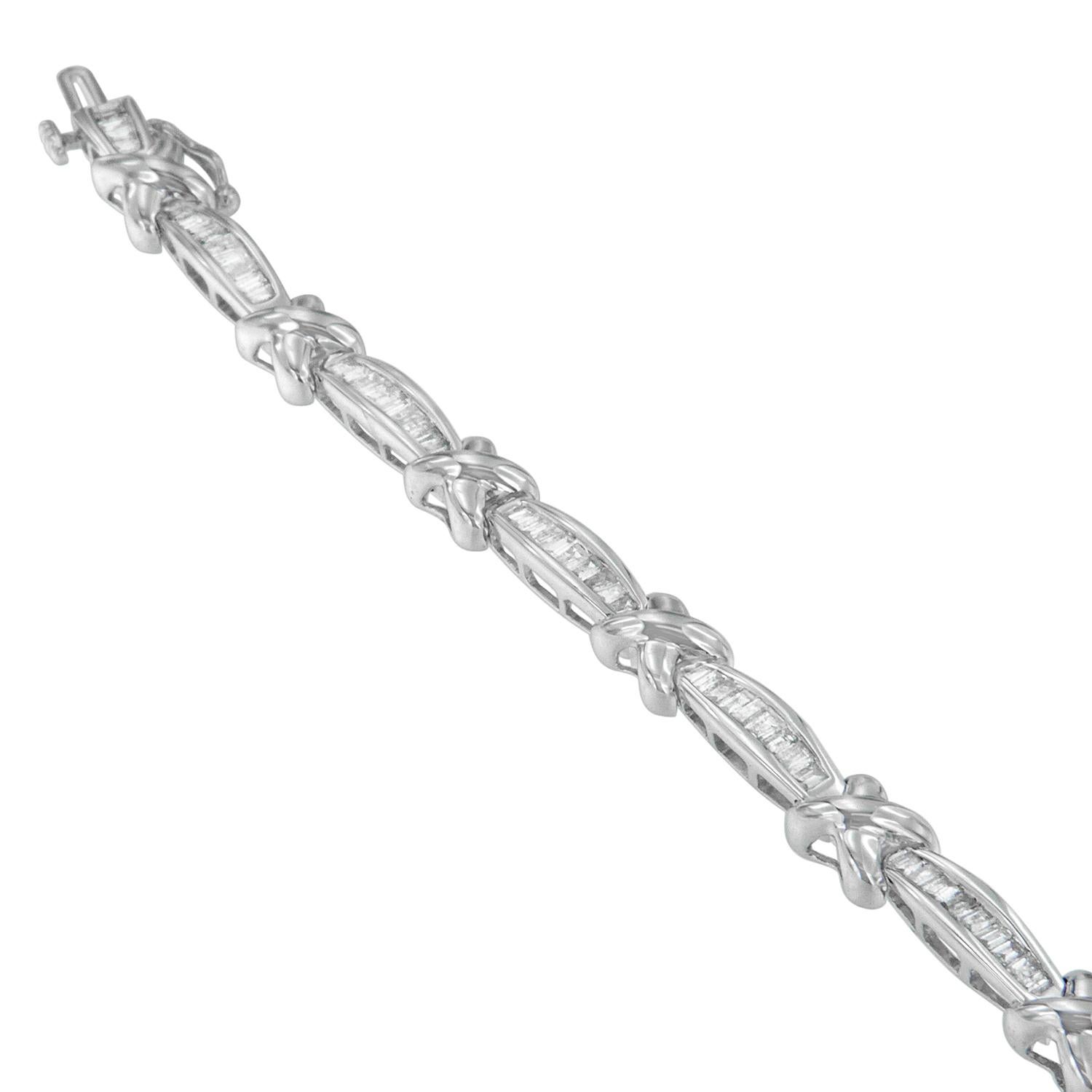 Contemporain Bracelet à maillons en forme de X en or blanc 14 carats avec diamants de 2,0 carats en vente