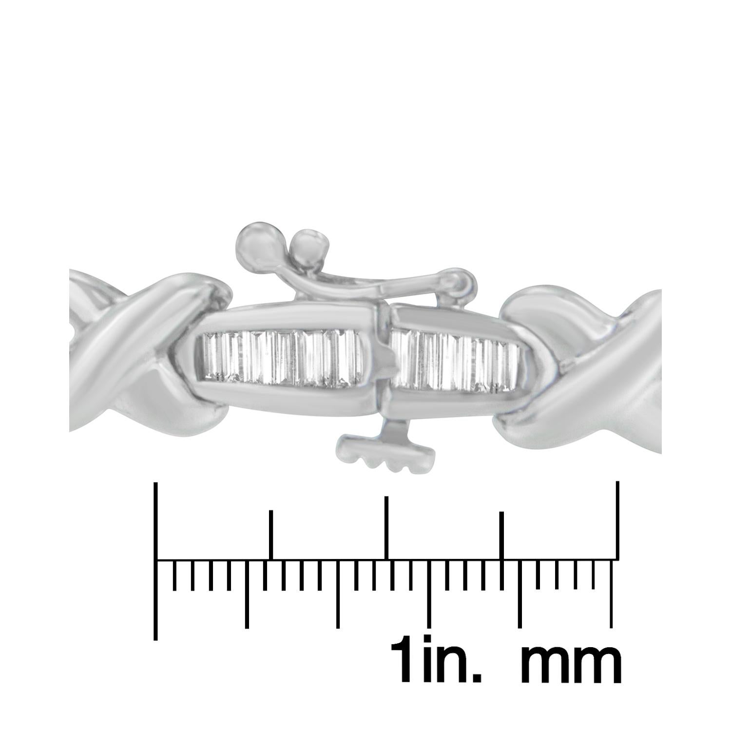 Taille baguette Bracelet à maillons en forme de X en or blanc 14 carats avec diamants de 2,0 carats en vente