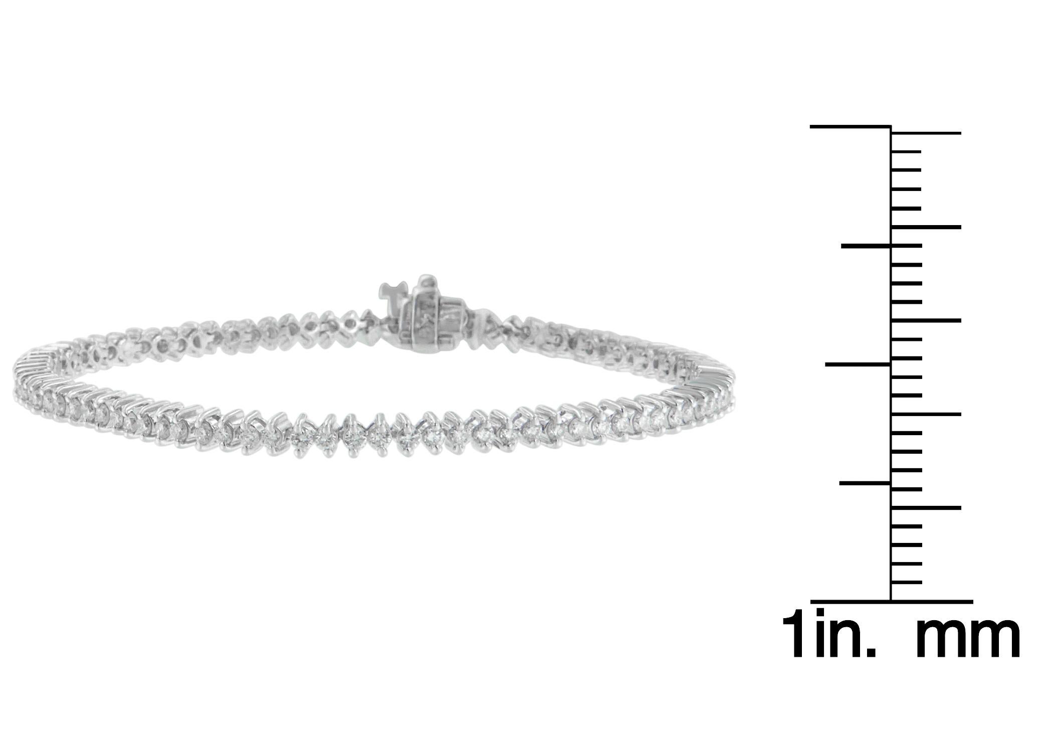 14k White Gold 2.0 Carat Round Cut Diamond Tennis Bracelet In New Condition For Sale In New York, NY