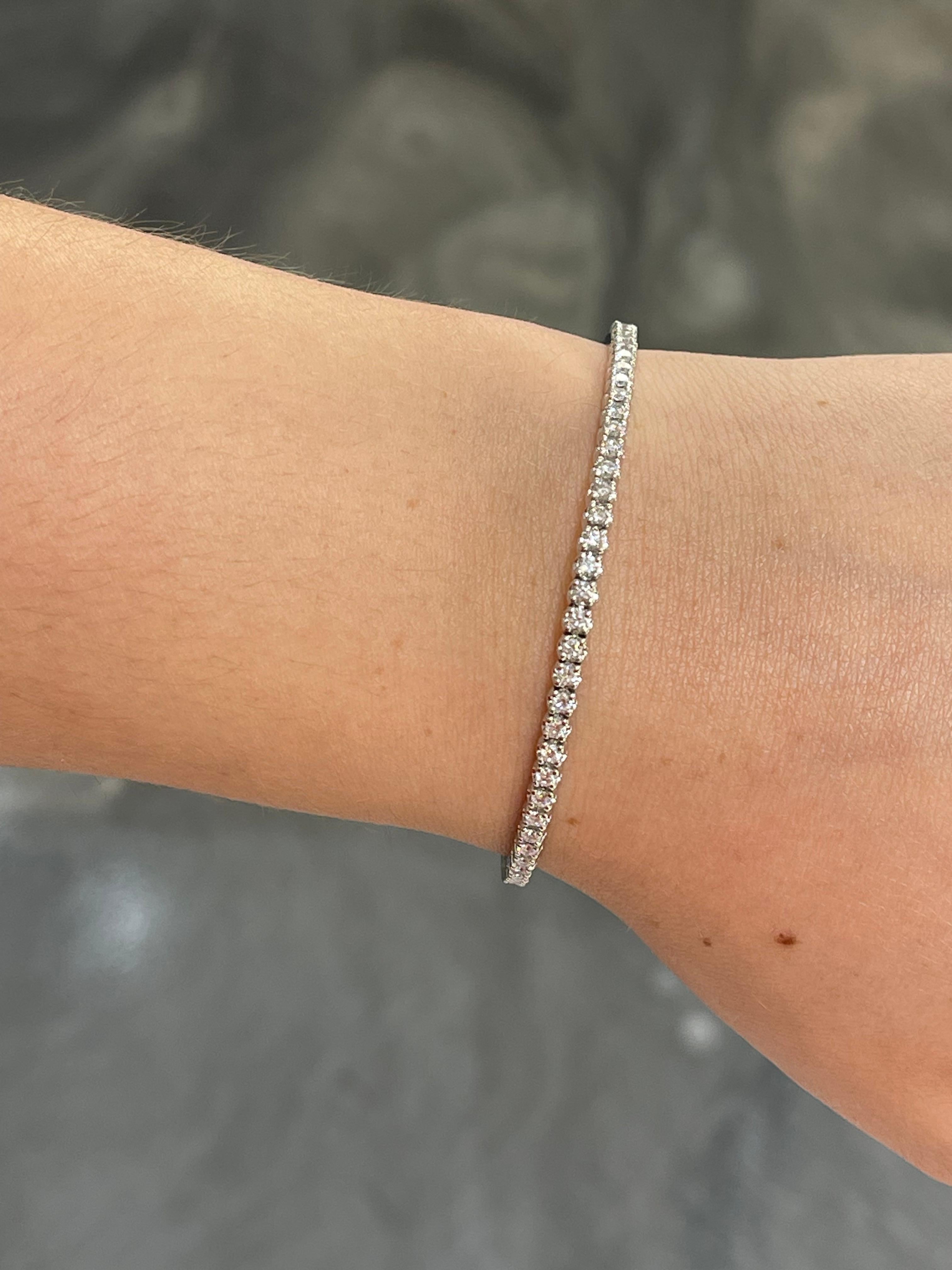 Bracelet flexible en or blanc 14K avec diamant 2.0 CTW Pour femmes en vente