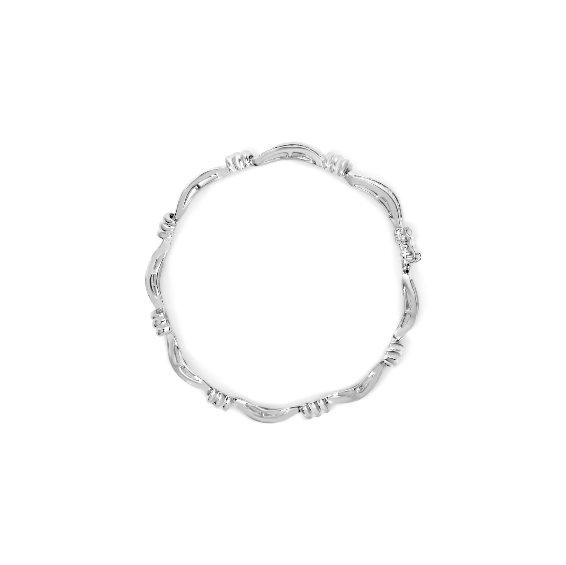 Moderne Bracelet en or blanc 14K à maillons en spirale avec 2.00 Cttw Baguette-Cut 7