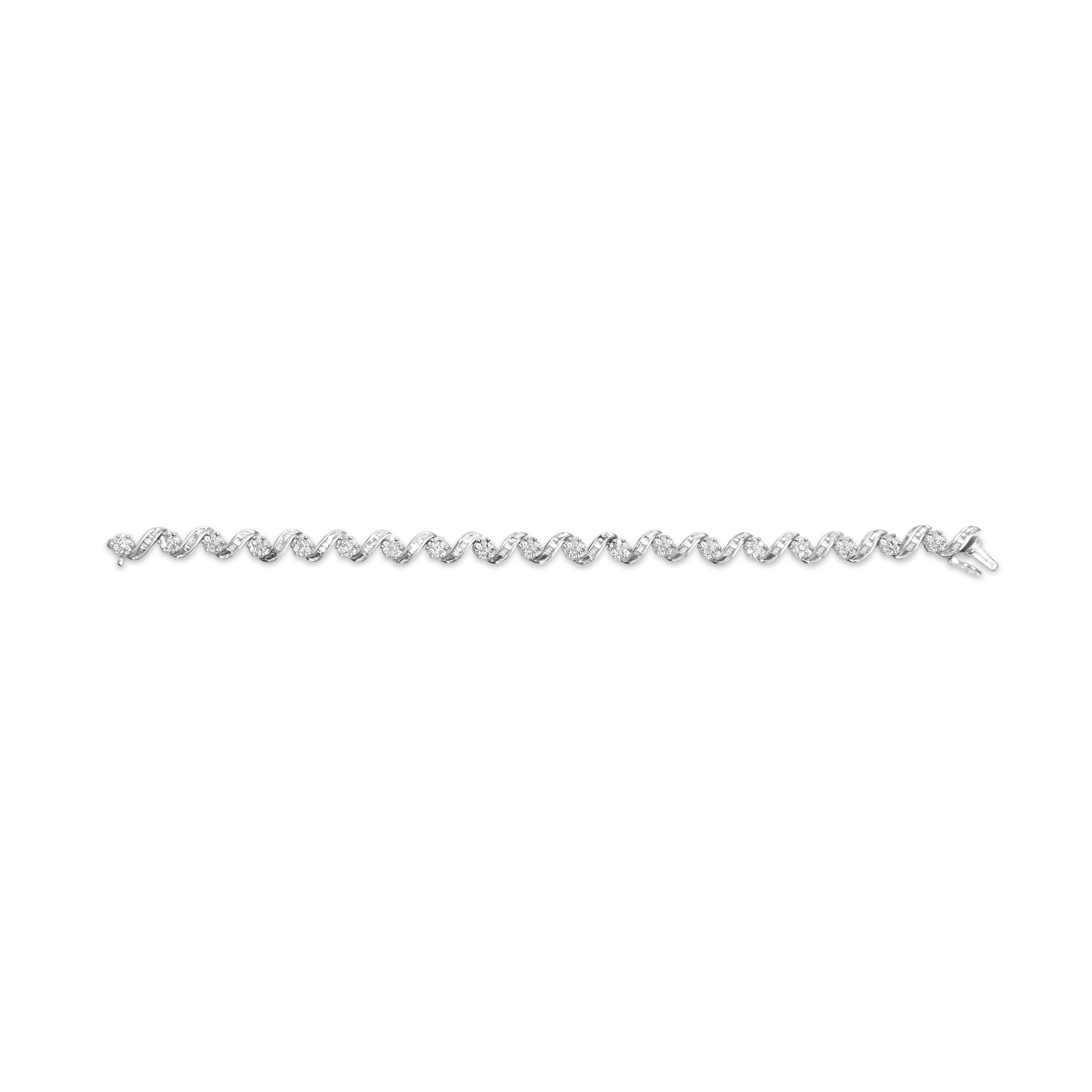Taille ronde Bracelet à maillons en or blanc 14 carats avec grappe de diamants de 2,00 carats et spirale de 7 pouces en vente