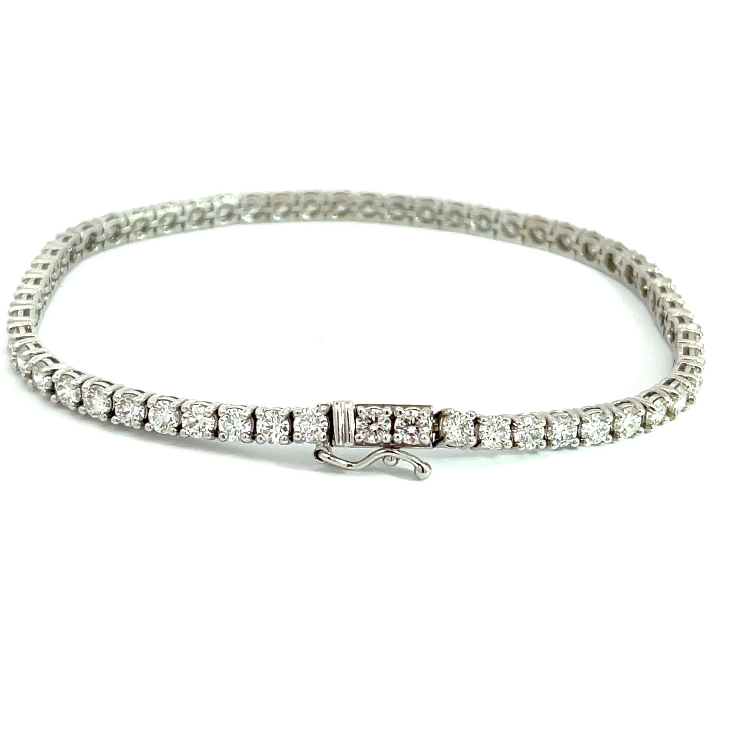 Introducing the exquisite 14k White Gold 2.00ctw Diamond Tennis Bracelet, a true symbol of timeless elegance and sophistication. This dazzling masterpiece is a must-have for those seeking to make a stunning statement. Crafted with meticulous