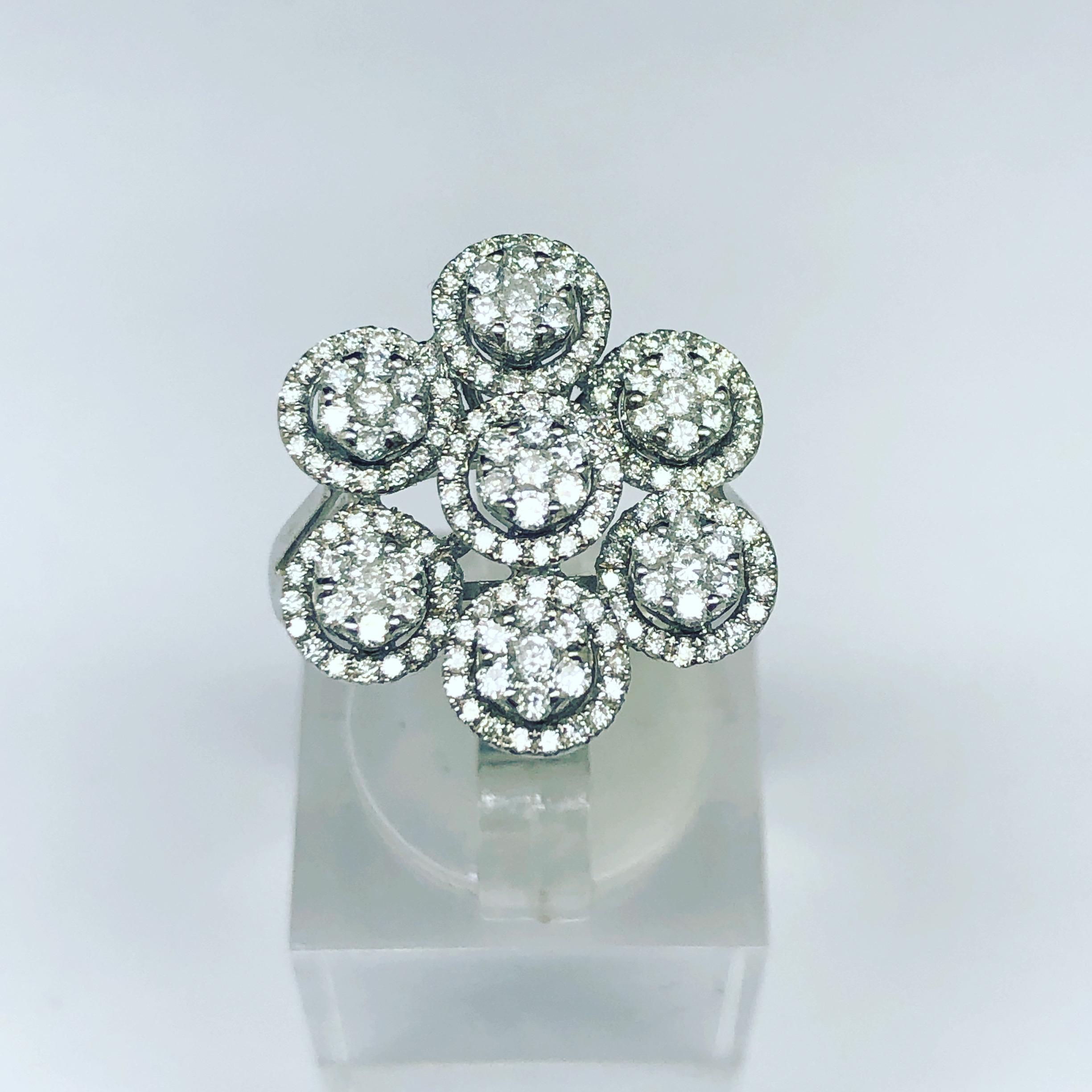 14K Weißgold 2,00ctw F-VS1 Rundschliff Natürlicher Diamant Blumenring 7 im Zustand „Neu“ in New York, NY