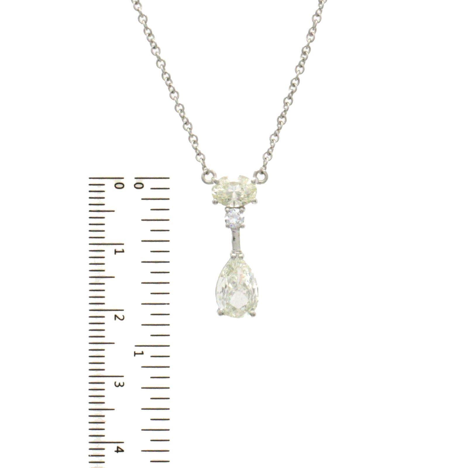 14 Karat White Gold 2.01 Carat Diamonds Tear Drop Necklace For Sale 1