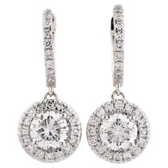Pendientes de oro blanco de 14 quilates con diamante redondo de 2,06 quilates, diseño «halo» y cierre de palanca