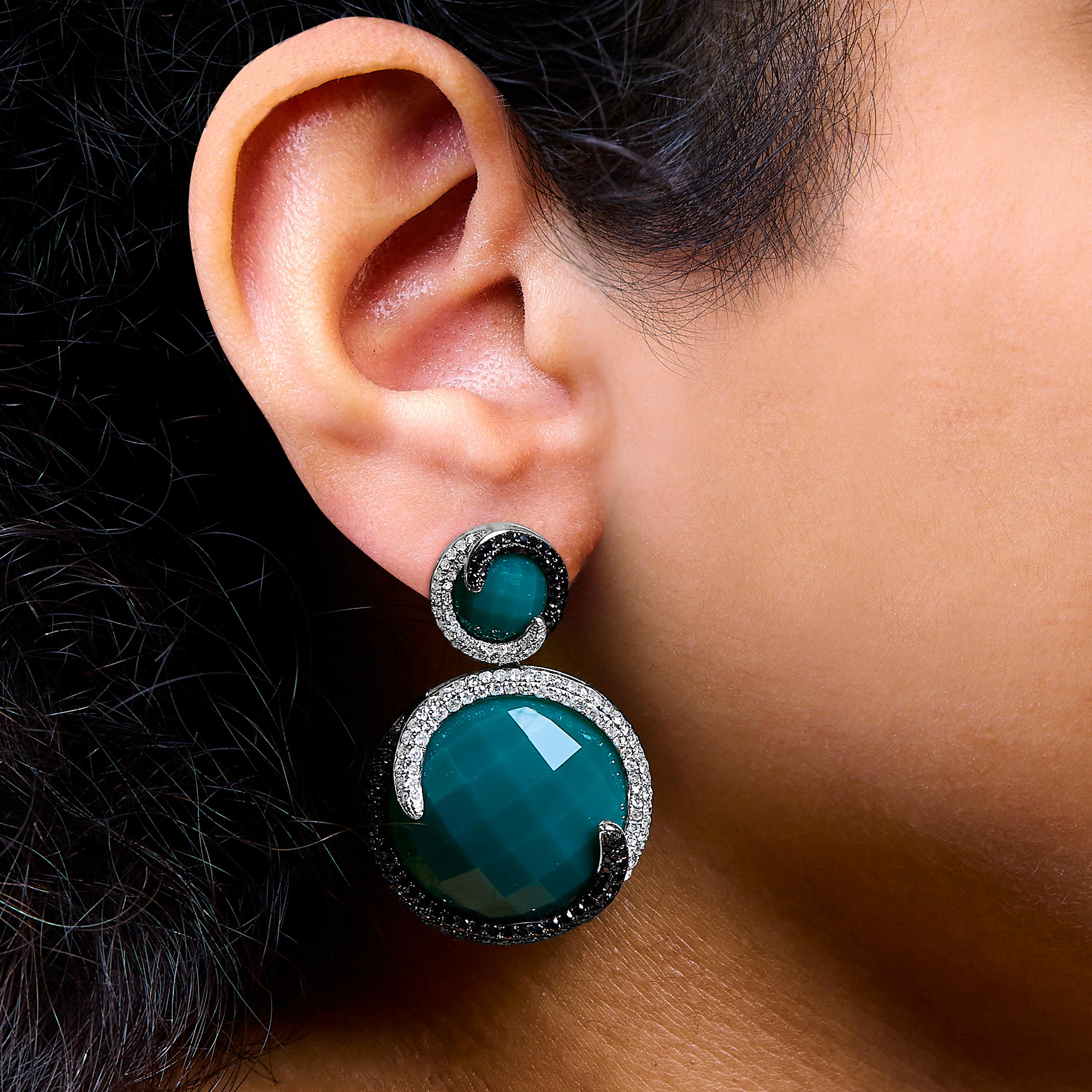 14K White Gold 2.0ct White & Black Diamond, Green Agate Medallion Dangle Earring In New Condition For Sale In New York, NY