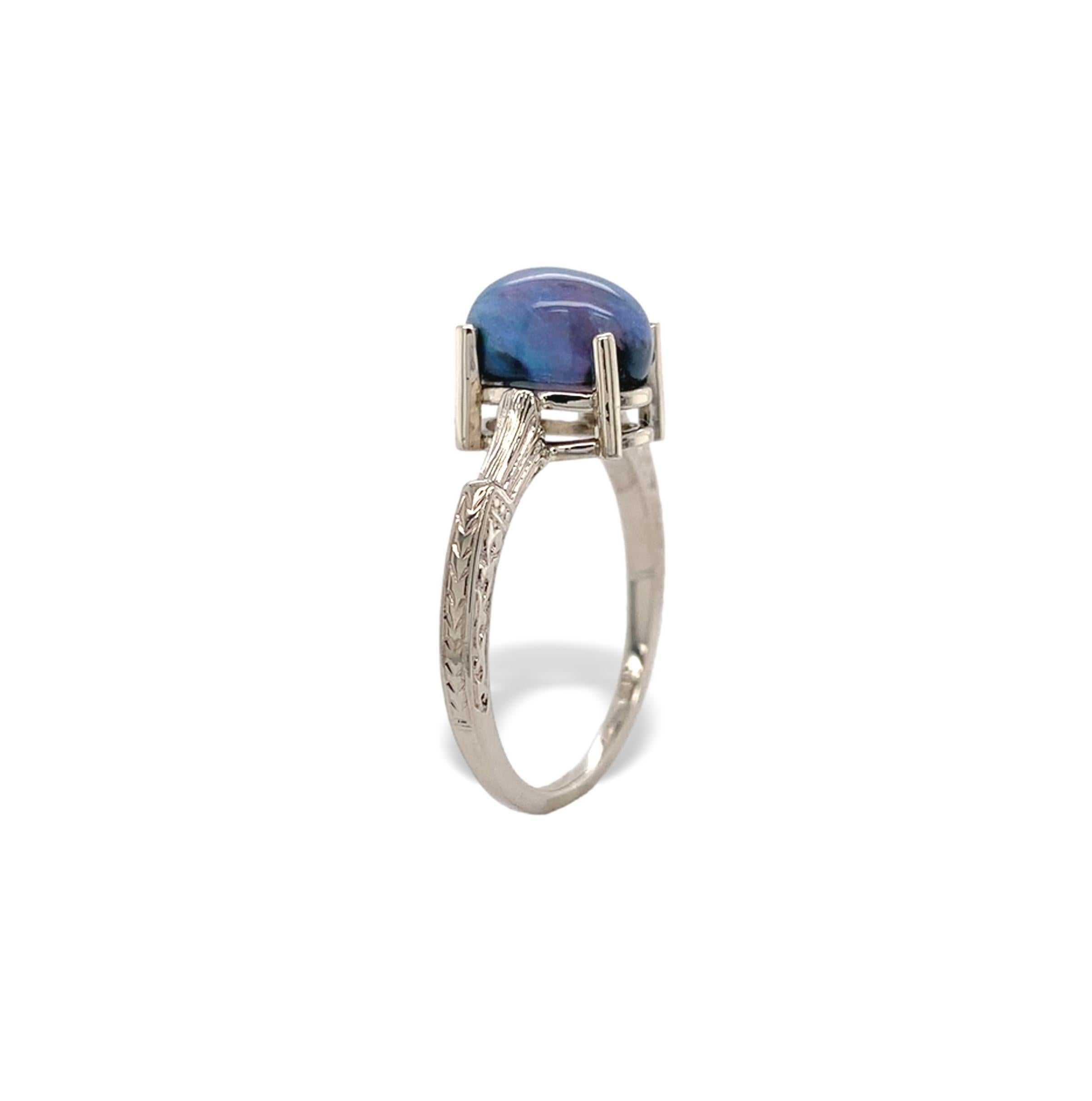 Taille ovale Bague en or blanc 14K 2.10 carats Australian Black Opal taille 6.75 en vente