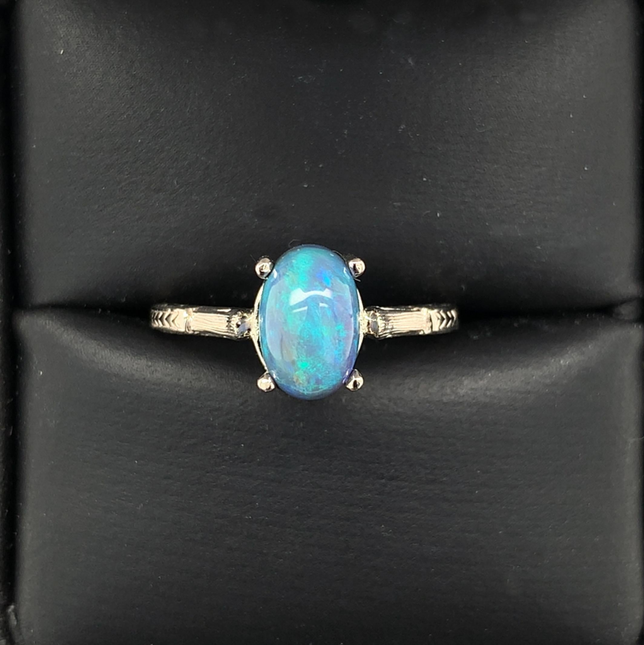Bague en or blanc 14K 2.10 carats Australian Black Opal taille 6.75 en vente 1