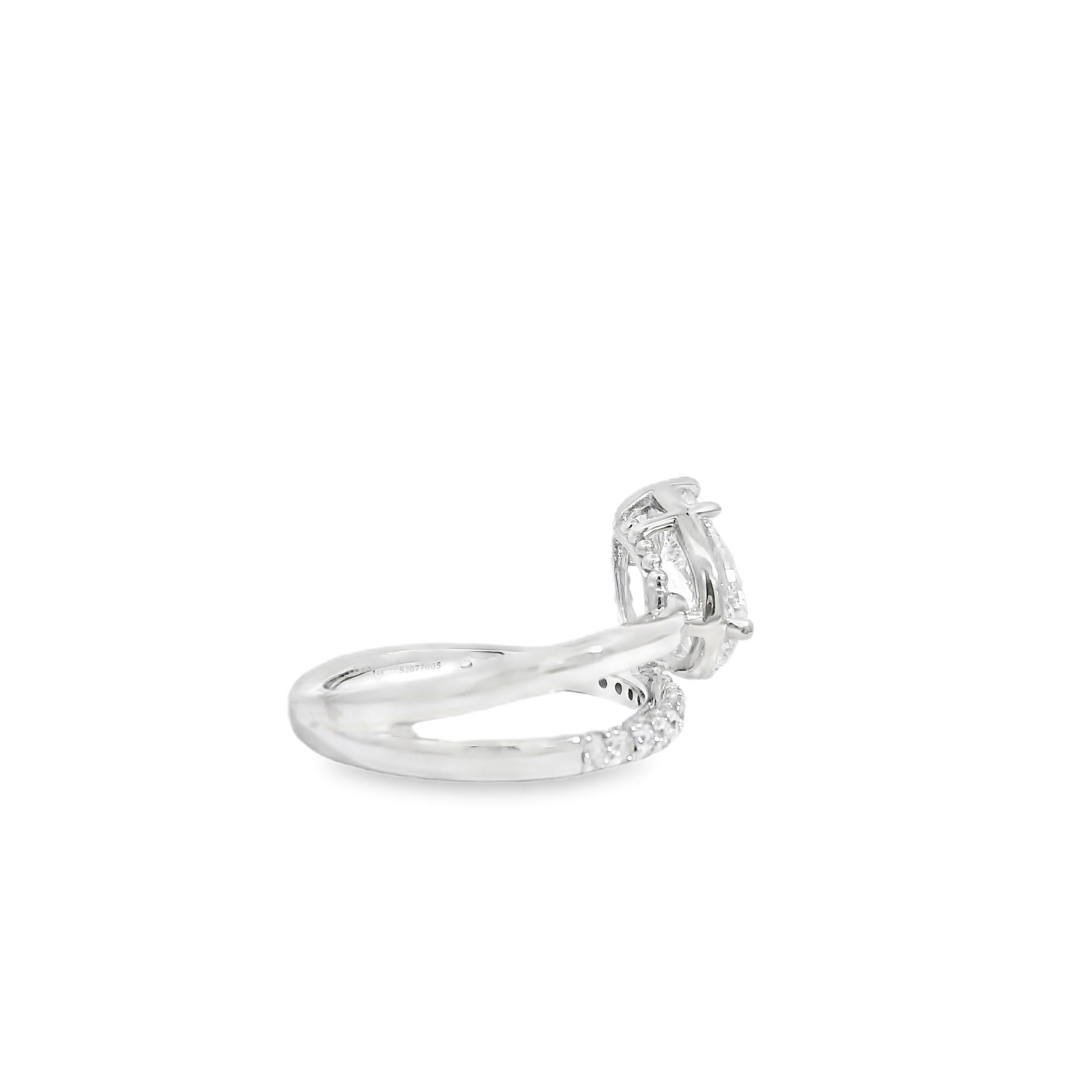 Anillo de compromiso de oro blanco de 14k con diamantes certificados GIA de 2,19 ct en venta 10