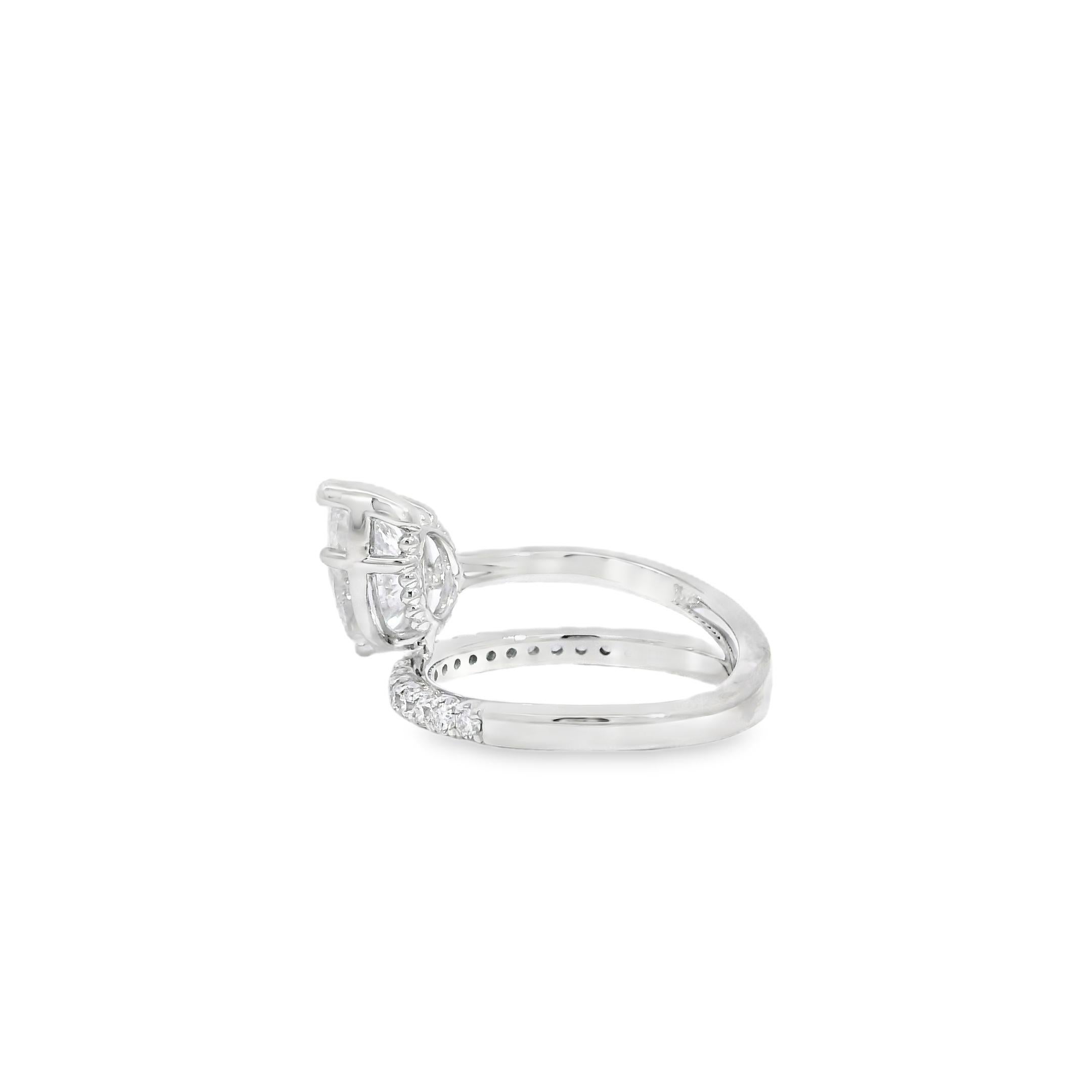Anillo de compromiso de oro blanco de 14k con diamantes certificados GIA de 2,19 ct en venta 3