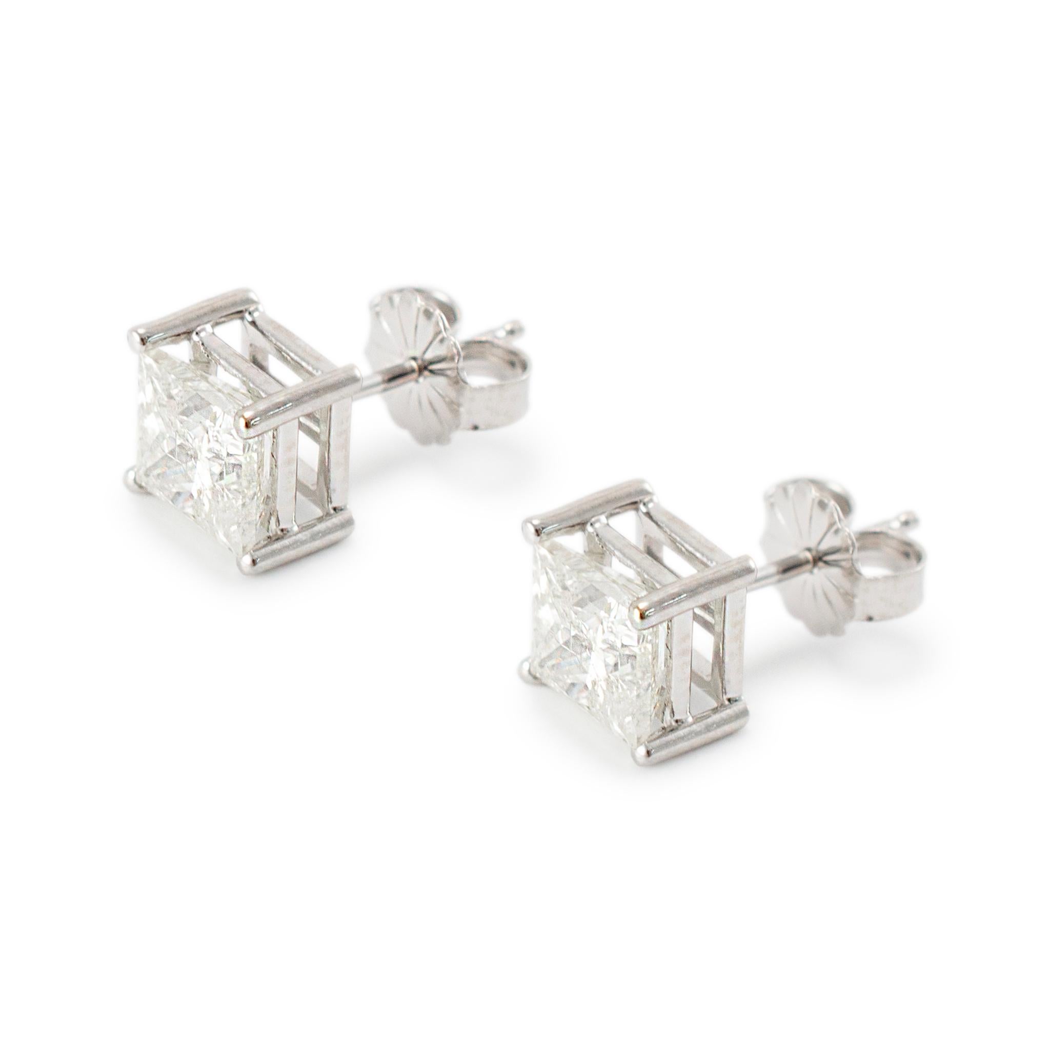 14K White Gold 2.20ct Princess Cut Diamond Push Back Stud Earrings In Excellent Condition For Sale In Houston, TX