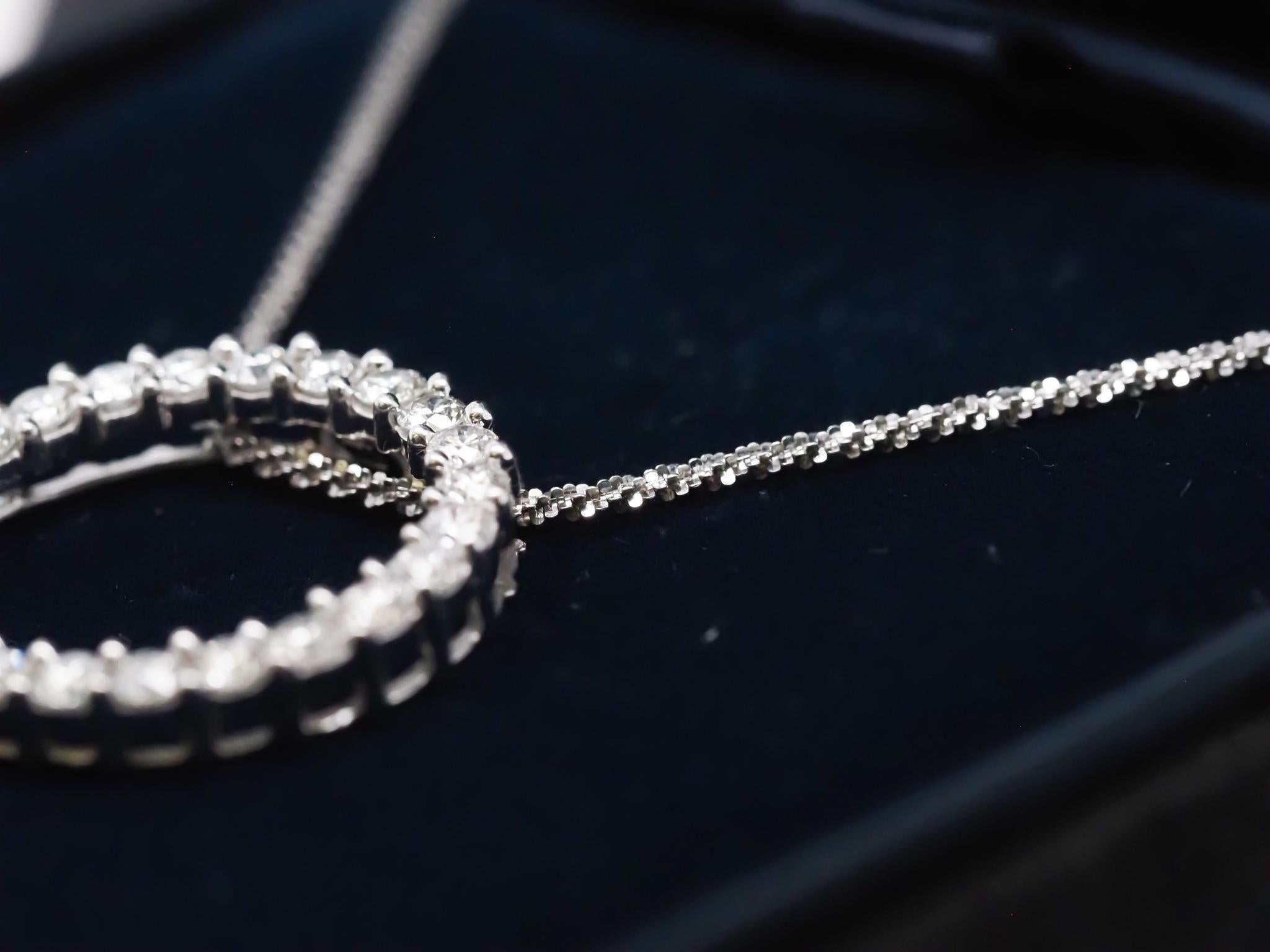 Pendentif cercle en or blanc 14K avec diamant de 2,25 ct et chaîne Bon état - En vente à Hicksville, NY
