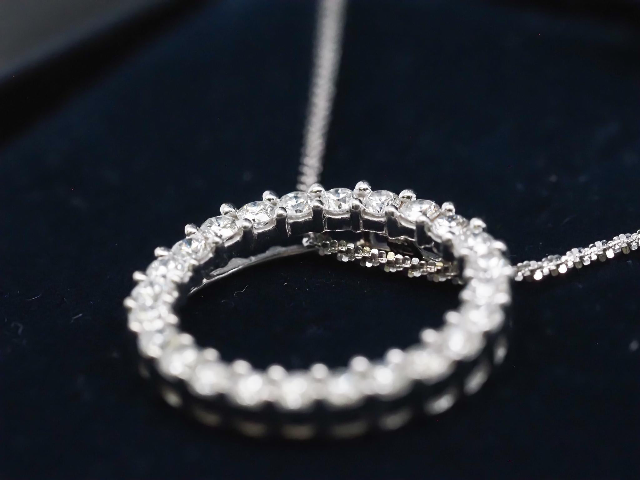 Pendentif cercle en or blanc 14K avec diamant de 2,25 ct et chaîne en vente 1