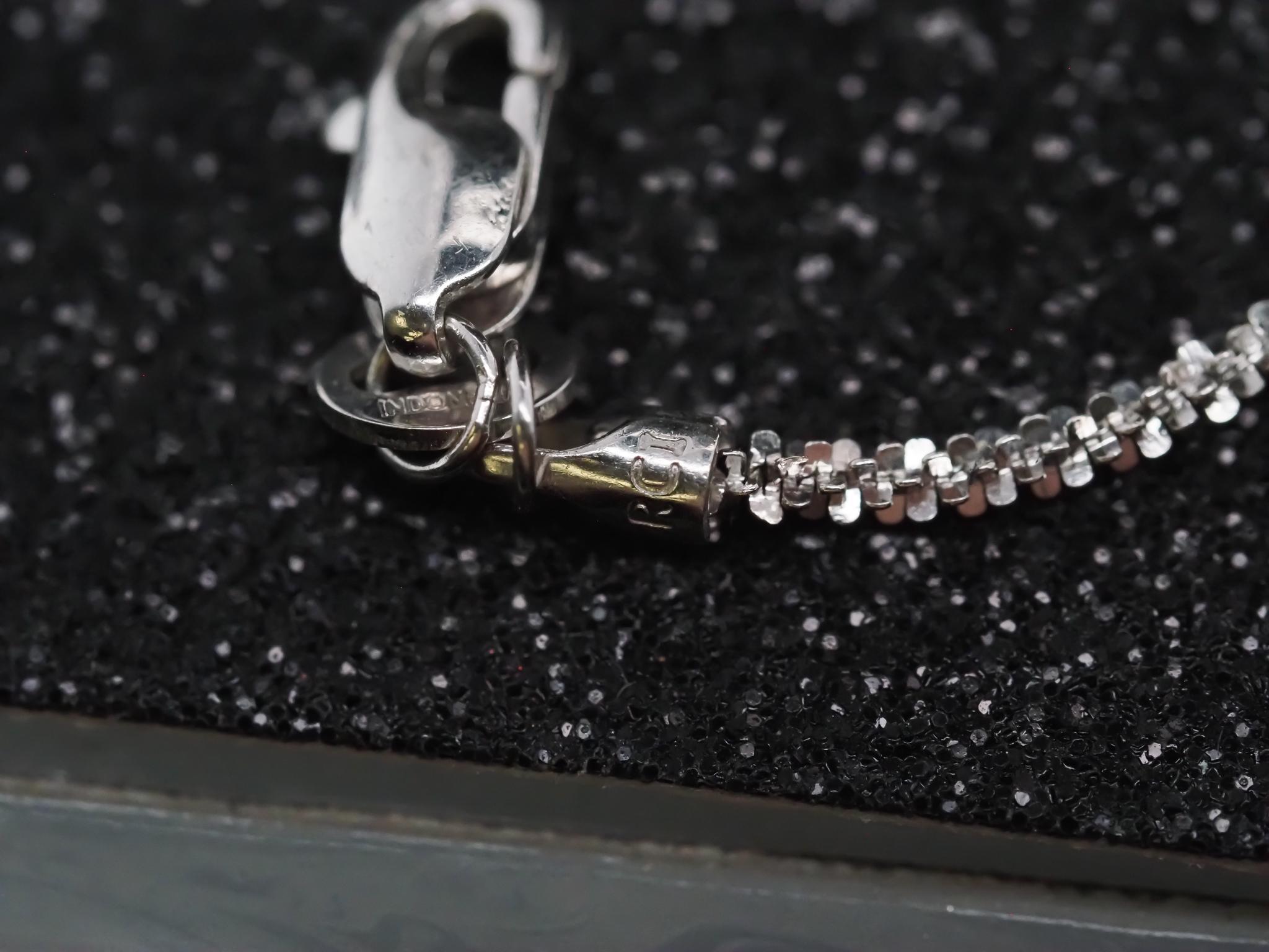 Pendentif cercle en or blanc 14K avec diamant de 2,25 ct et chaîne en vente 2