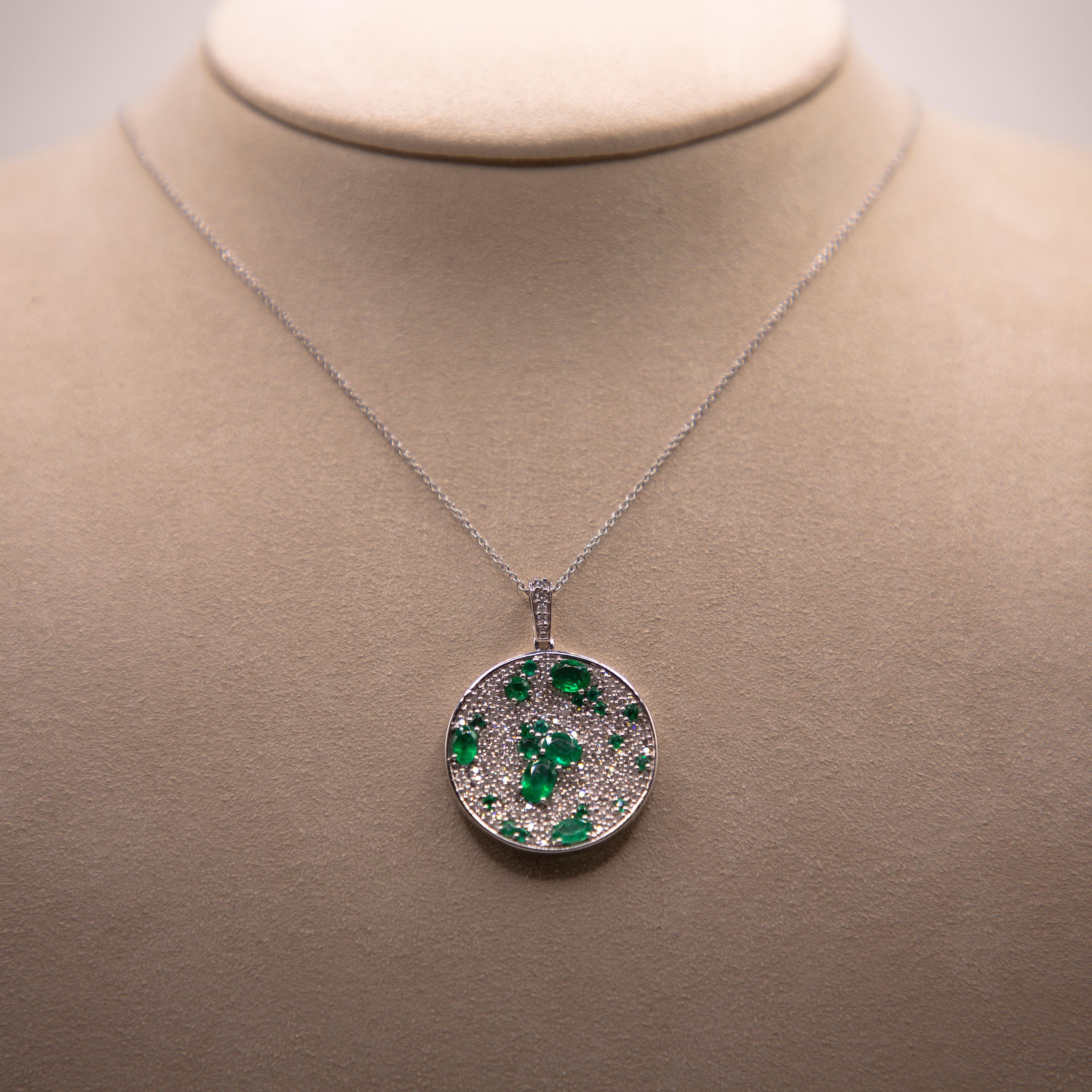 14k White Gold 2.30 Carats Fine Emerald 1.24 Cts, Diamond Pendant In New Condition For Sale In Birmingham, MI