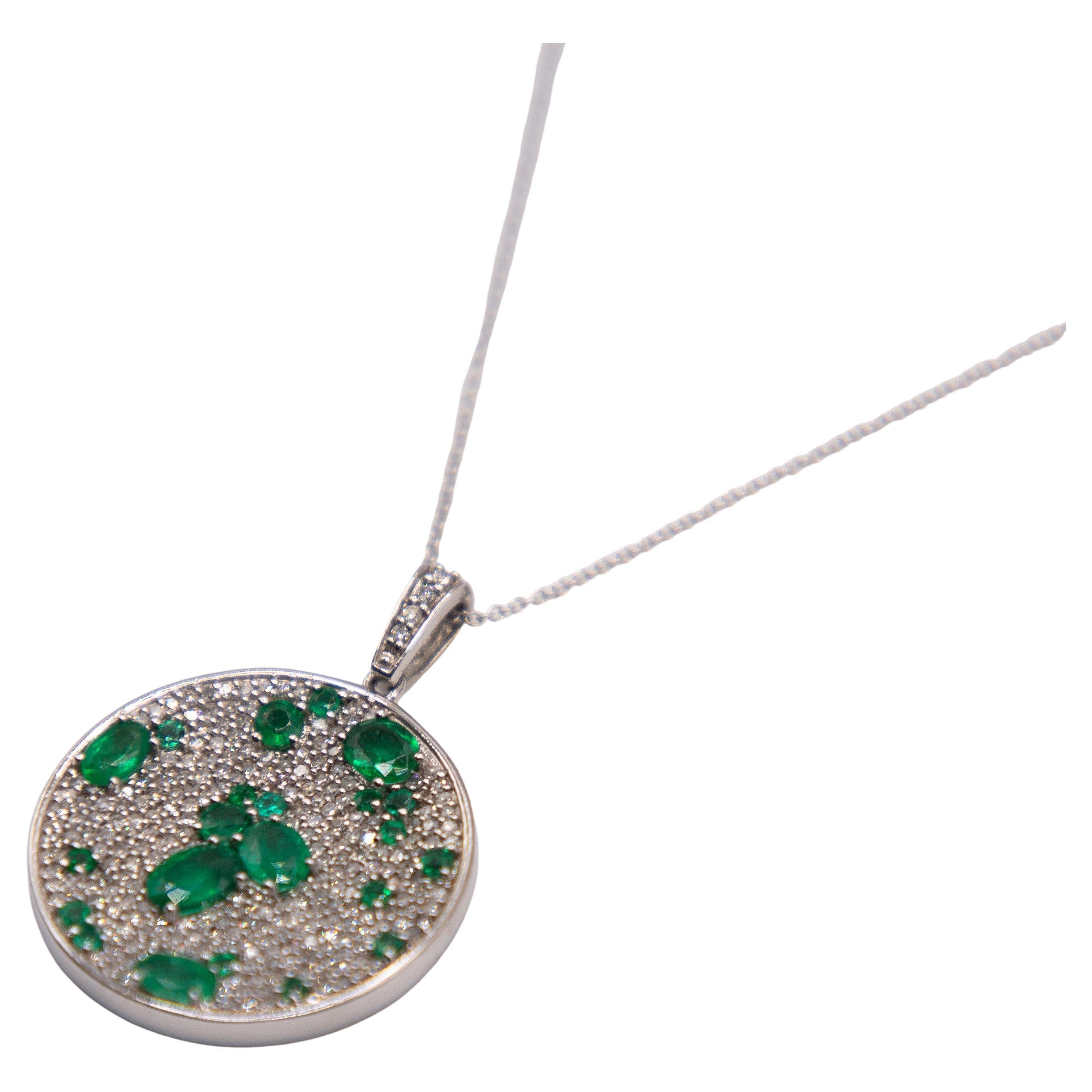 14k White Gold 2.30 Carats Fine Emerald 1.24 Cts, Diamond Pendant For Sale