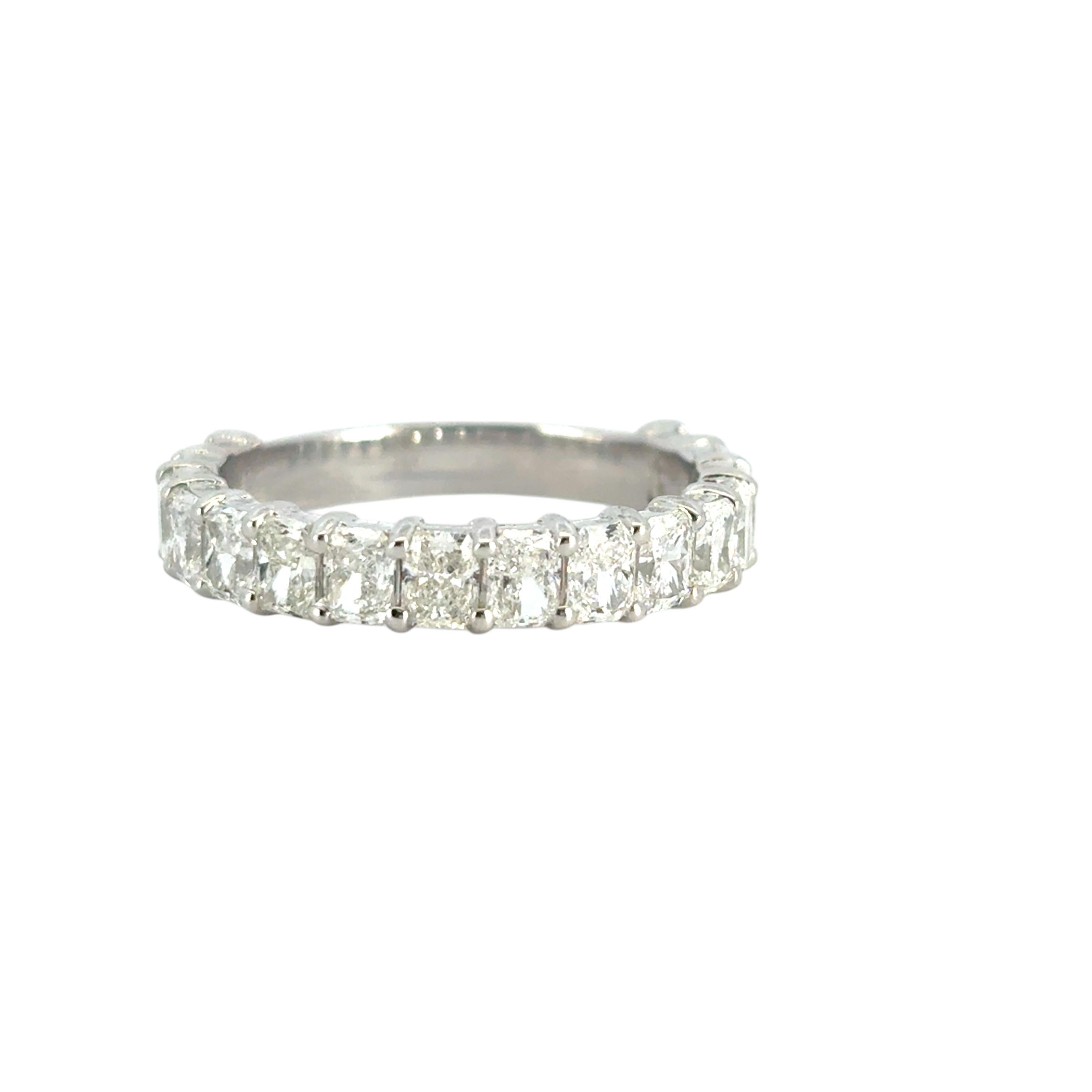 14k Weißgold 2,32 Karat Smaragd Diamant 3/4 Eternity-Ring

Diese atemberaubende 2,32ctw Diamond Eternity Ring ist in ausgezeichnetem Zustand und ist bereit zu versenden!

Stil: 3/4 Ewigkeitsring
MATERIAL: 14k Weißgold
Diamant-Details: Dieser Ring