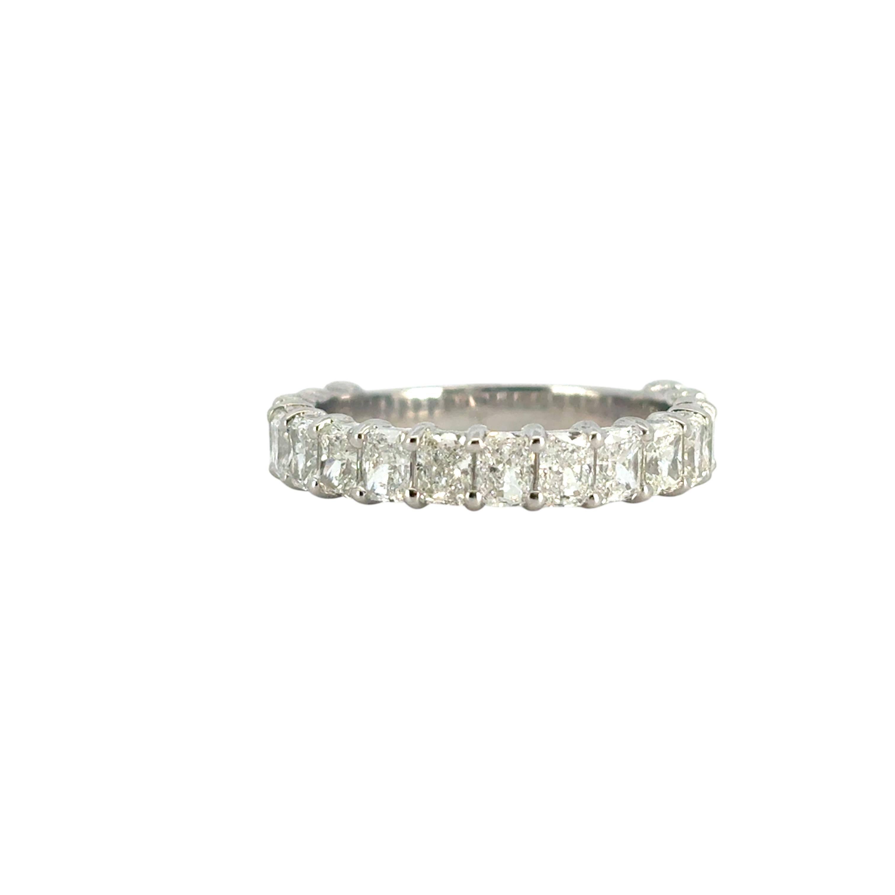 14k Weißgold 2,32 Karat Smaragd Diamant 3/4 Eternity-Ring im Angebot 4
