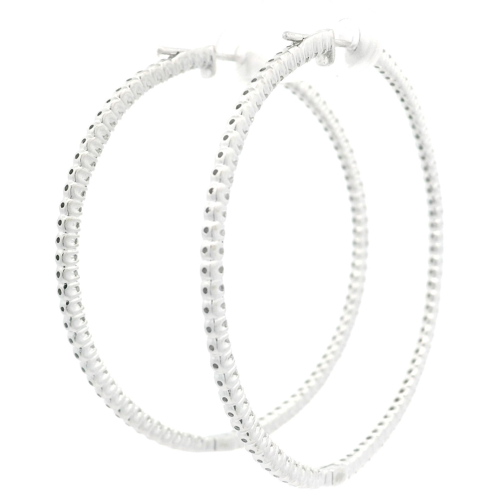 Boucles d'oreilles en or blanc 14k 2.40ctw Round Cut Diamond Large In Out Hoop Snap Earrings en vente 5