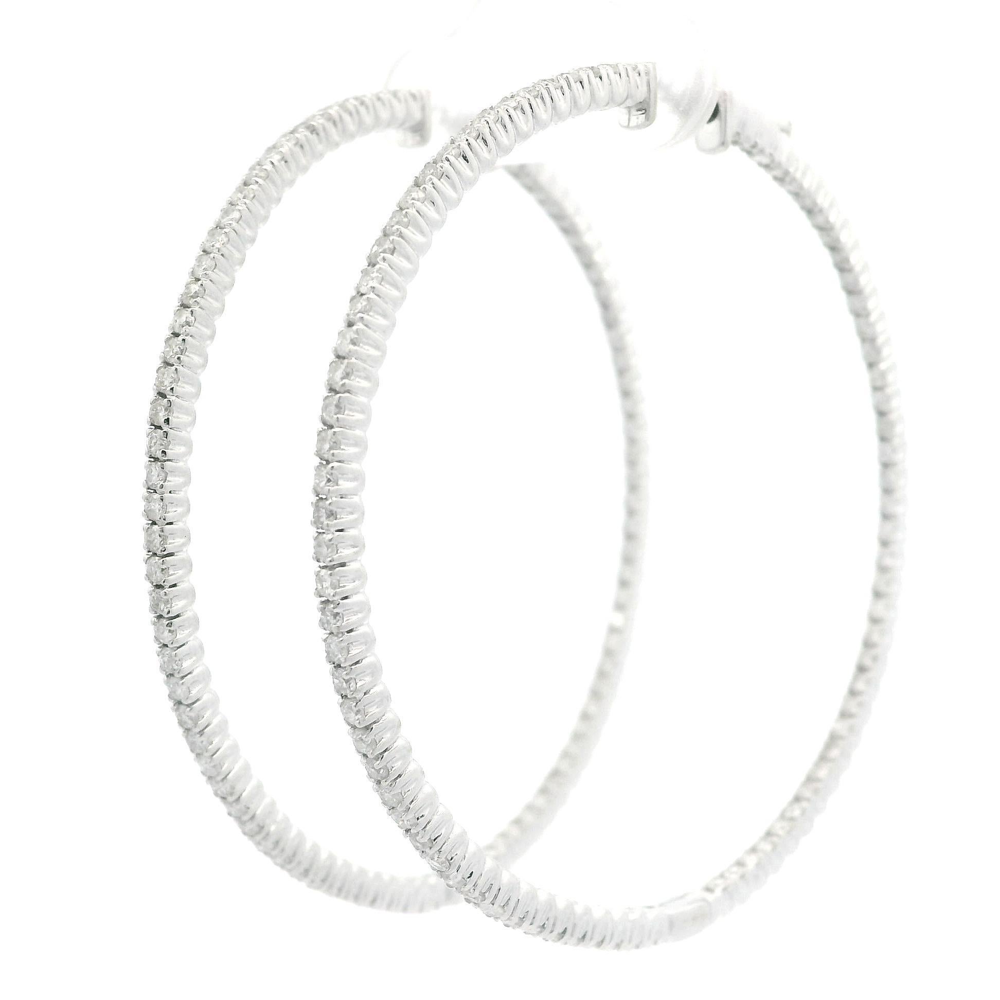 Boucles d'oreilles en or blanc 14k 2.40ctw Round Cut Diamond Large In Out Hoop Snap Earrings en vente 6