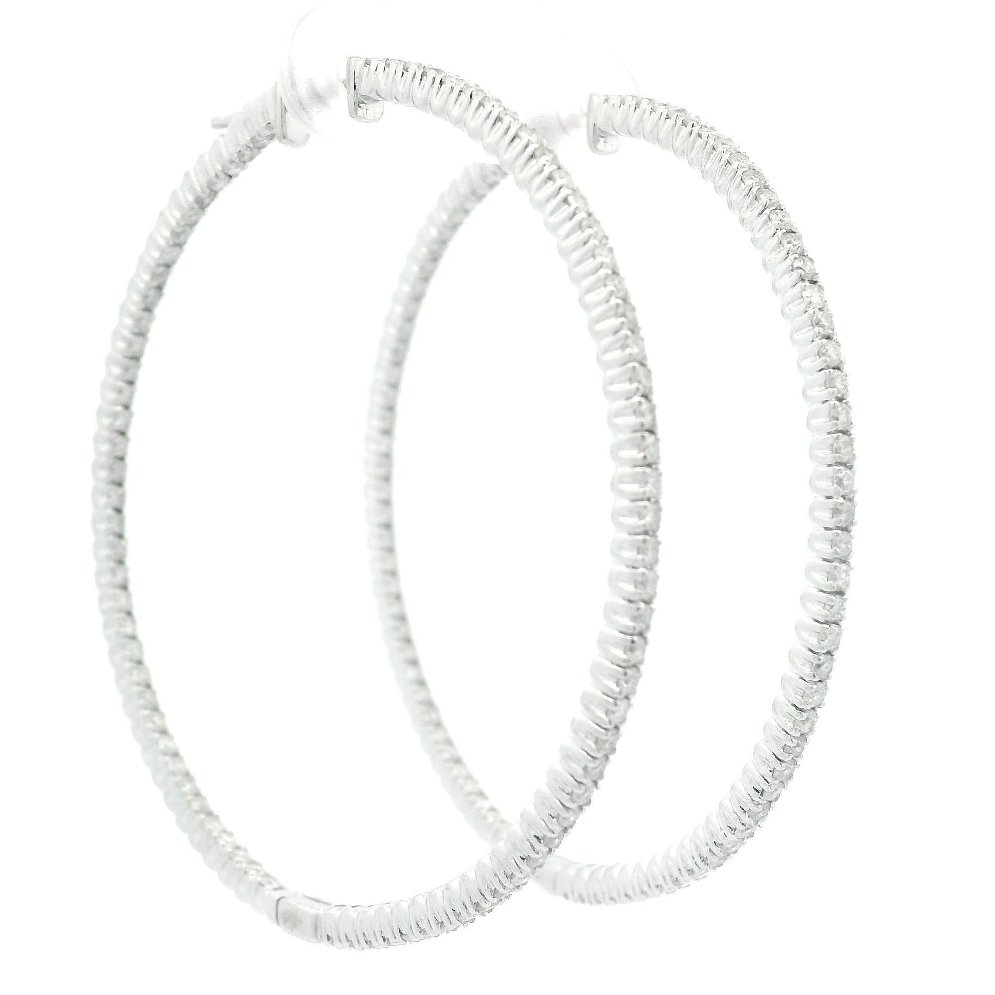 Boucles d'oreilles en or blanc 14k 2.40ctw Round Cut Diamond Large In Out Hoop Snap Earrings en vente 7