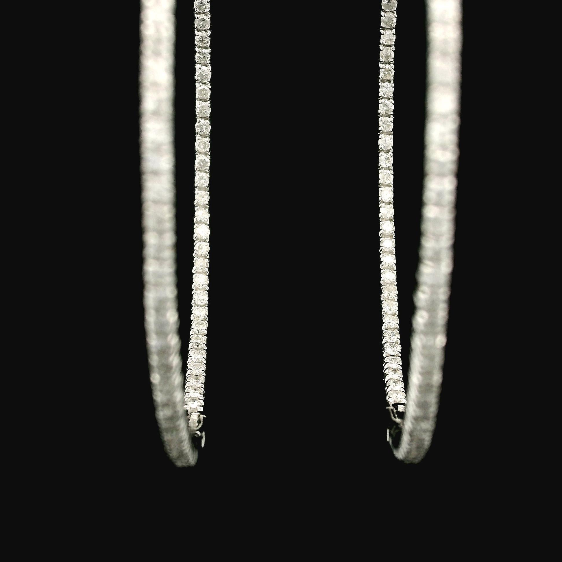 Boucles d'oreilles en or blanc 14k 2.40ctw Round Cut Diamond Large In Out Hoop Snap Earrings Pour femmes en vente