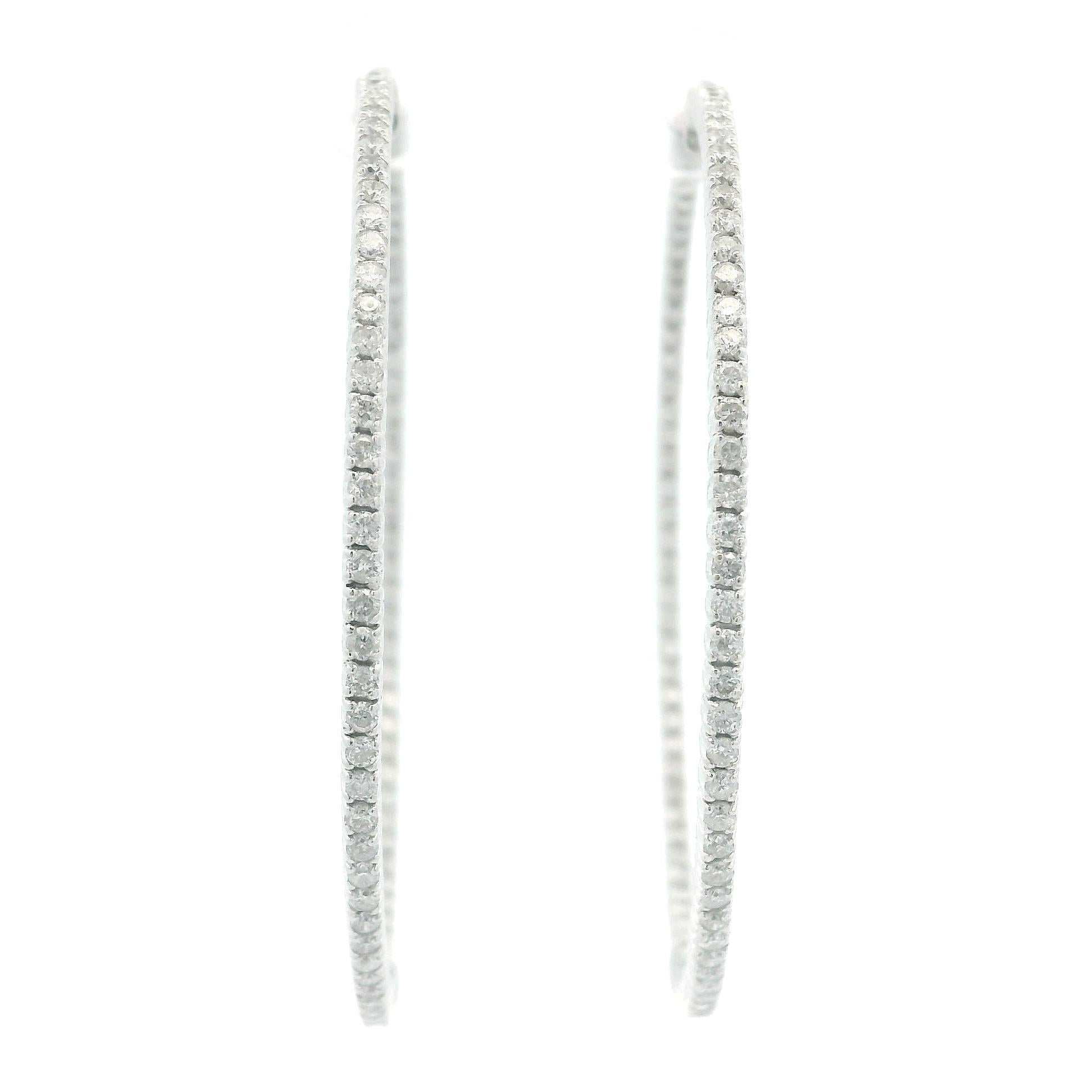 Boucles d'oreilles en or blanc 14k 2.40ctw Round Cut Diamond Large In Out Hoop Snap Earrings en vente 3
