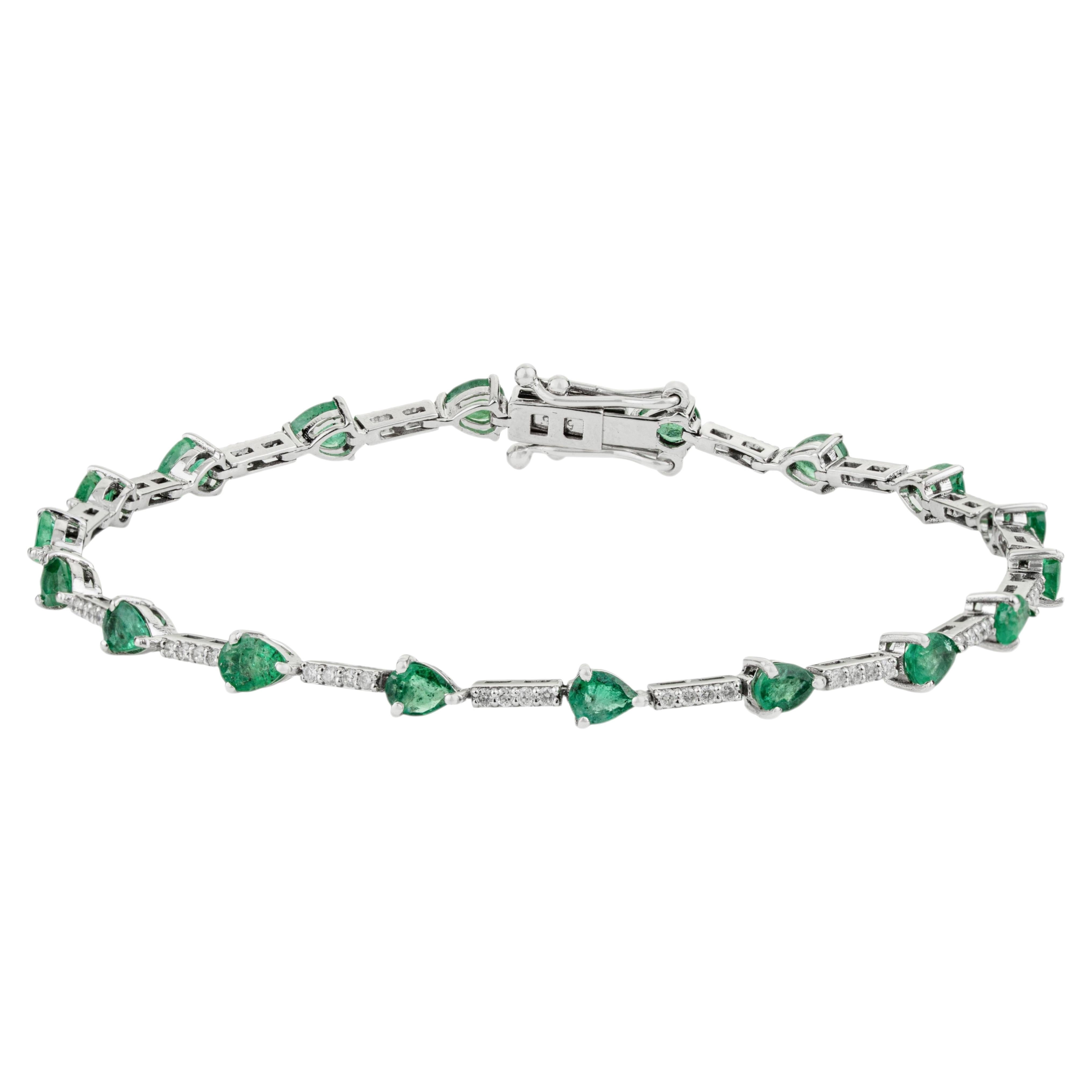 Bracciale tennis in oro bianco 14K con smeraldo e diamanti a forma di pera da 2,44 carati, 7 pollici