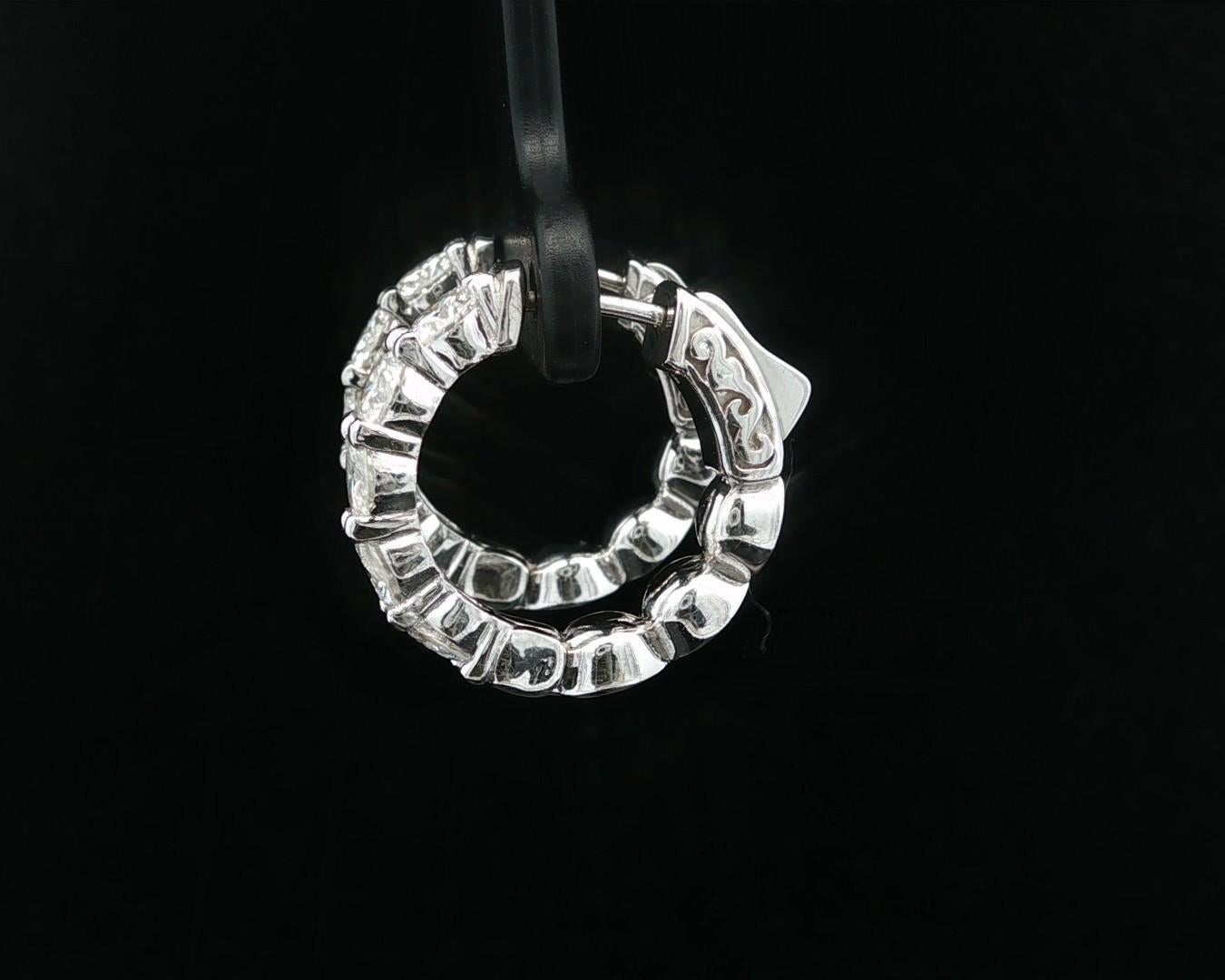 Donna Orecchini a cerchio Huggie Push in oro bianco 14k 2,4ctw F VS Diamond 18mm Fancy 5 Stones in vendita