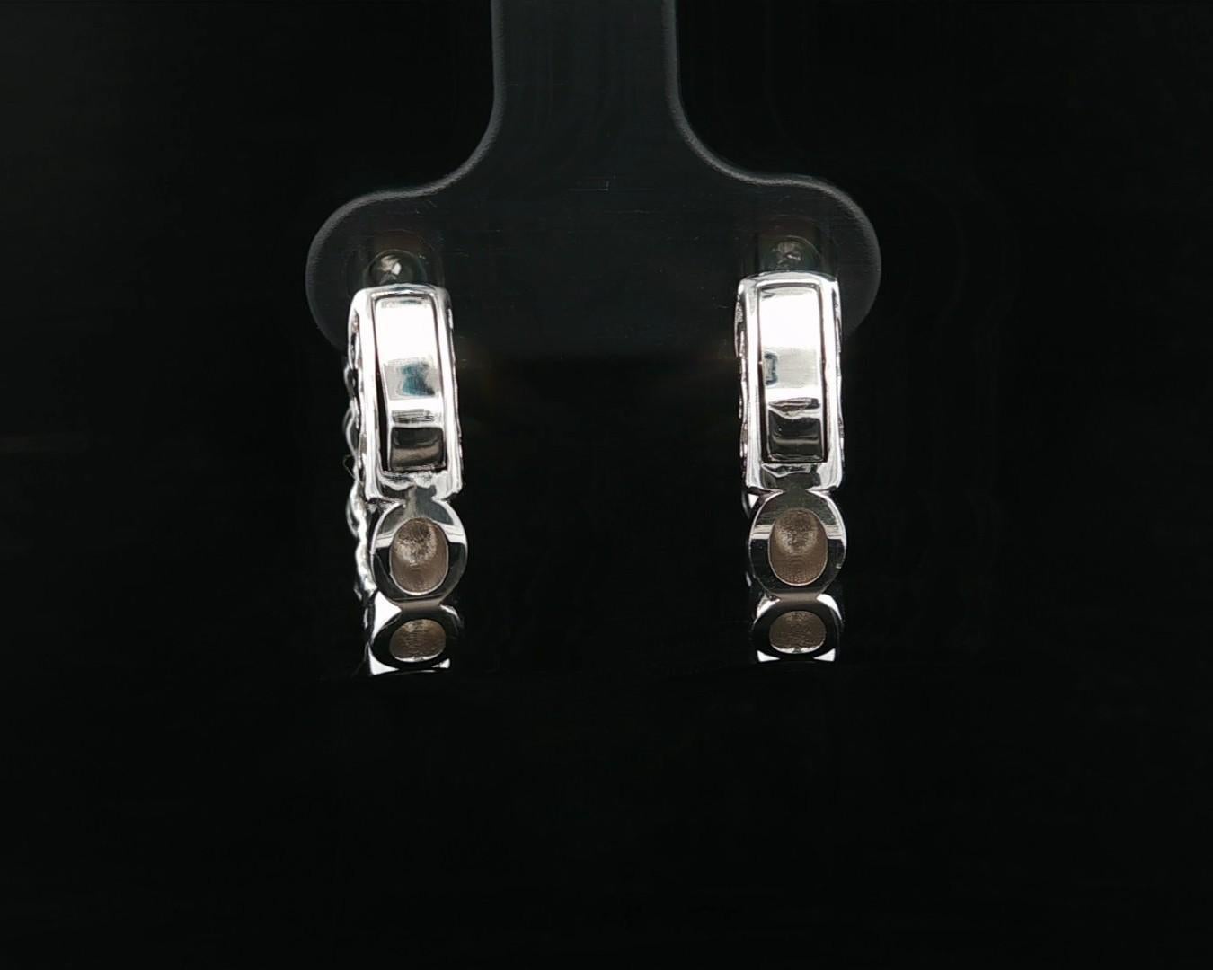 Orecchini a cerchio Huggie Push in oro bianco 14k 2,4ctw F VS Diamond 18mm Fancy 5 Stones in vendita 1