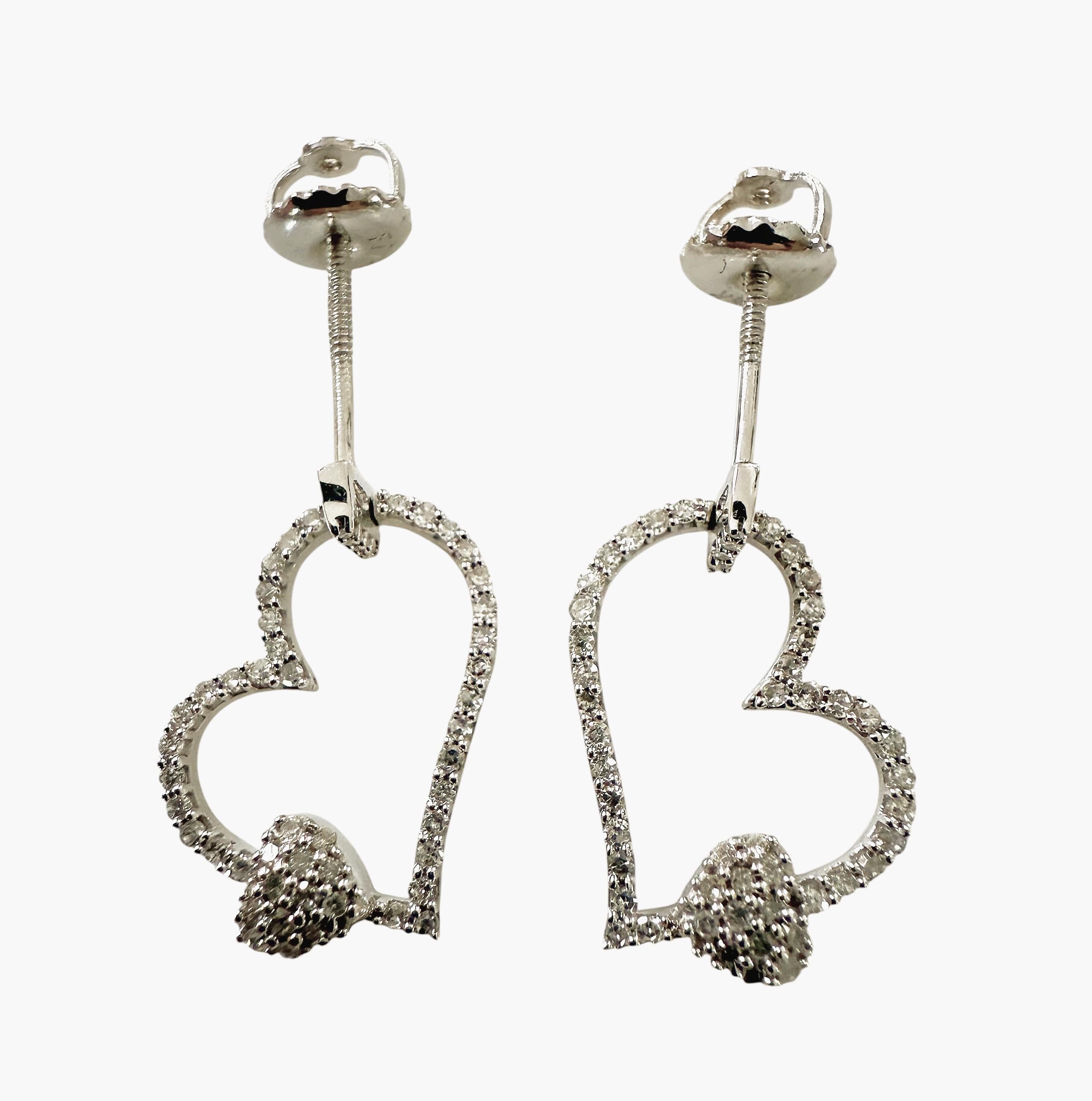 Collier et boucles d'oreilles en or blanc 14k avec pendentif double cœur en diamant de 0,25 carat Excellent état - En vente à Eagan, MN