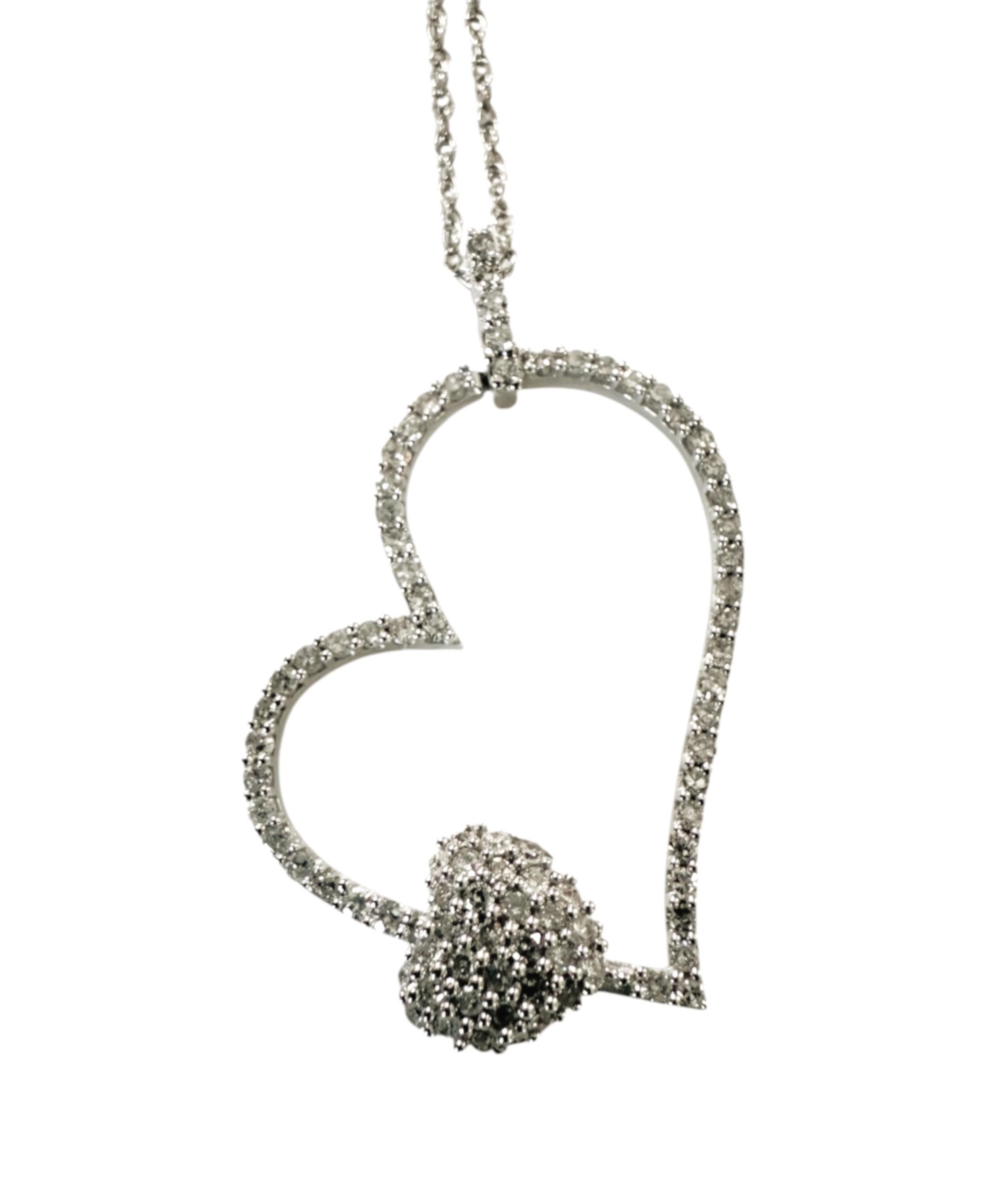 Collier et boucles d'oreilles en or blanc 14k avec pendentif double cœur en diamant de 0,25 carat Pour femmes en vente