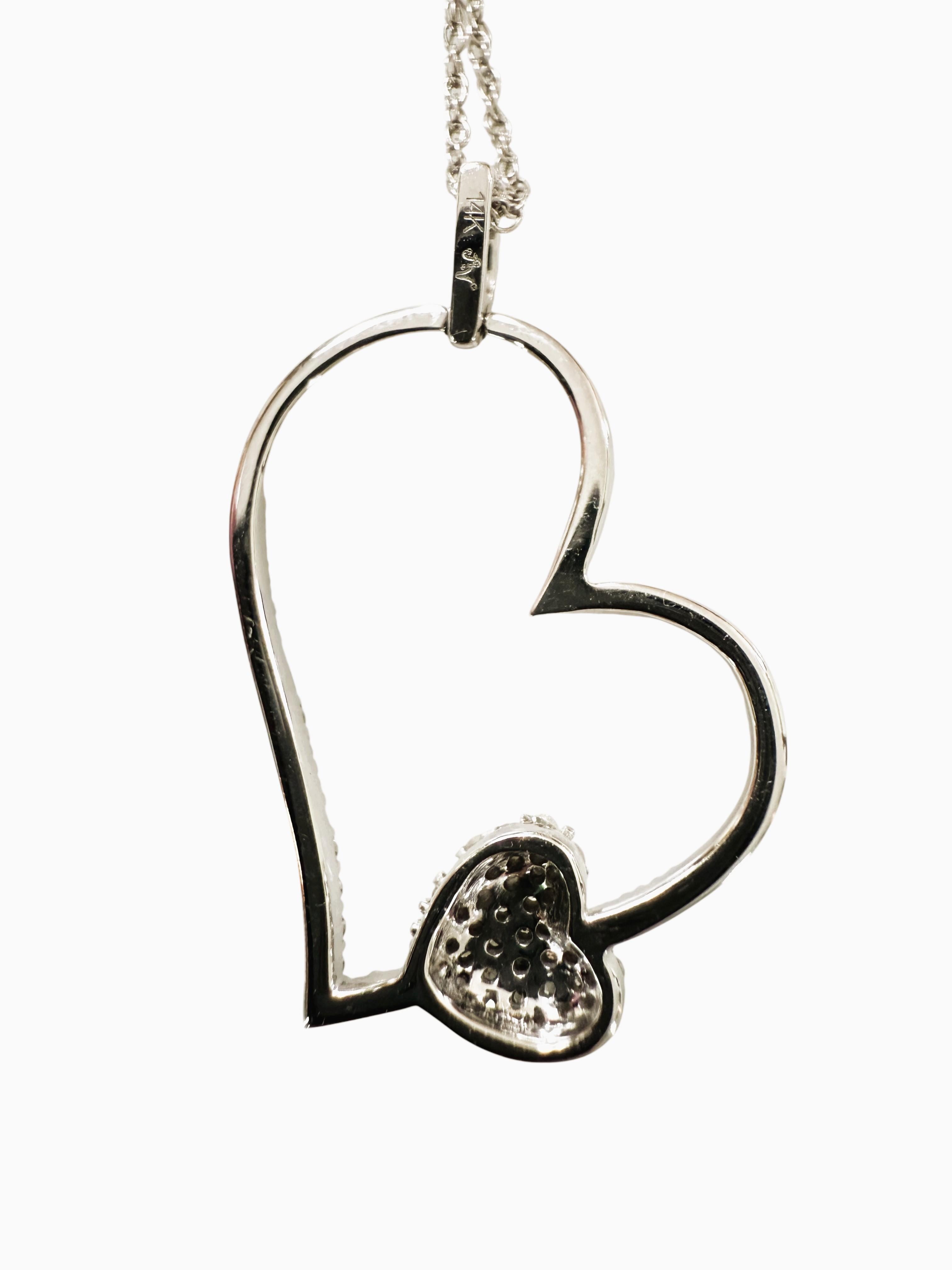 Collier et boucles d'oreilles en or blanc 14k avec pendentif double cœur en diamant de 0,25 carat en vente 1