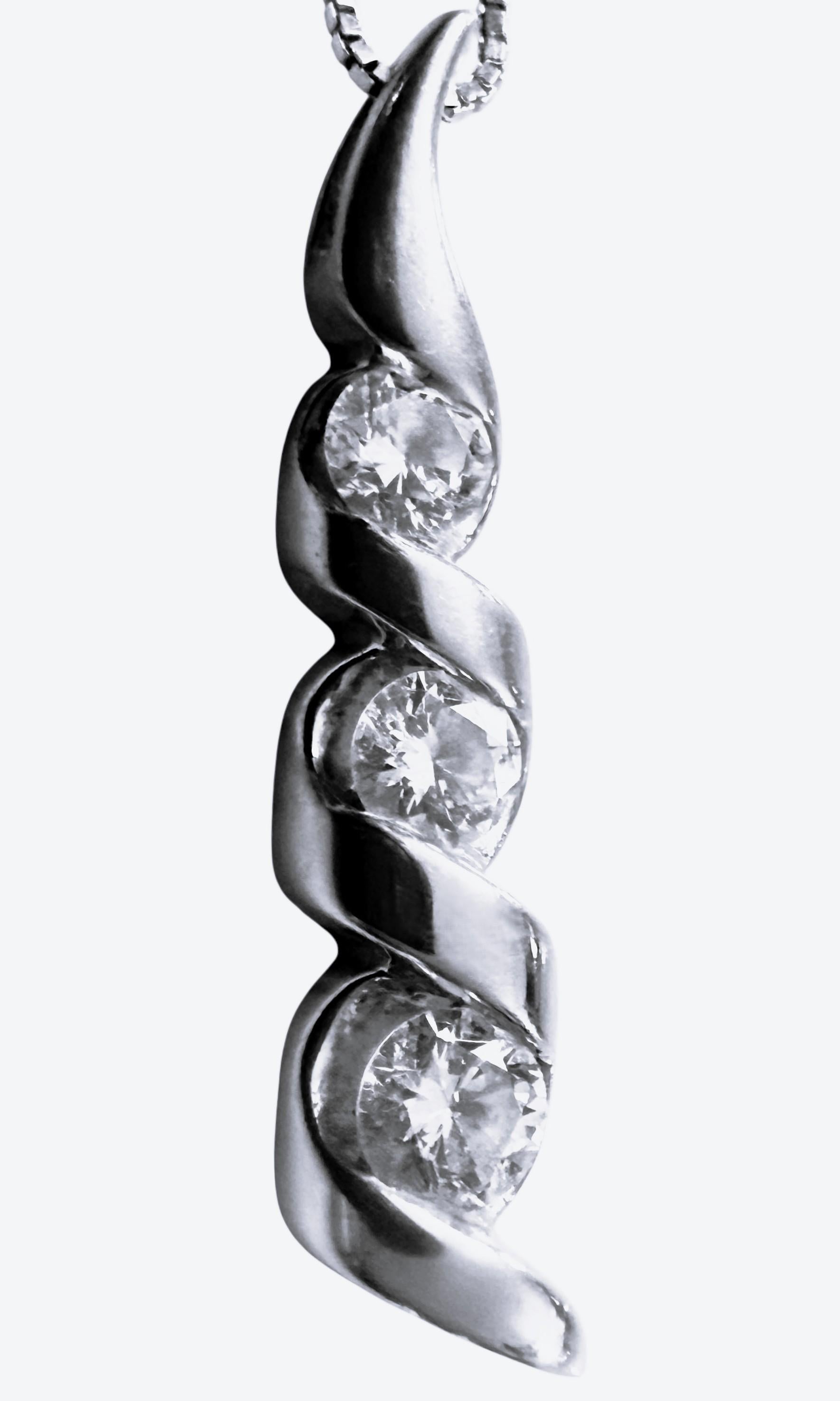 Collana con ciondolo Journey in oro bianco 14k da 0,25 carati e diamanti graduati da 18 pollici in vendita 5