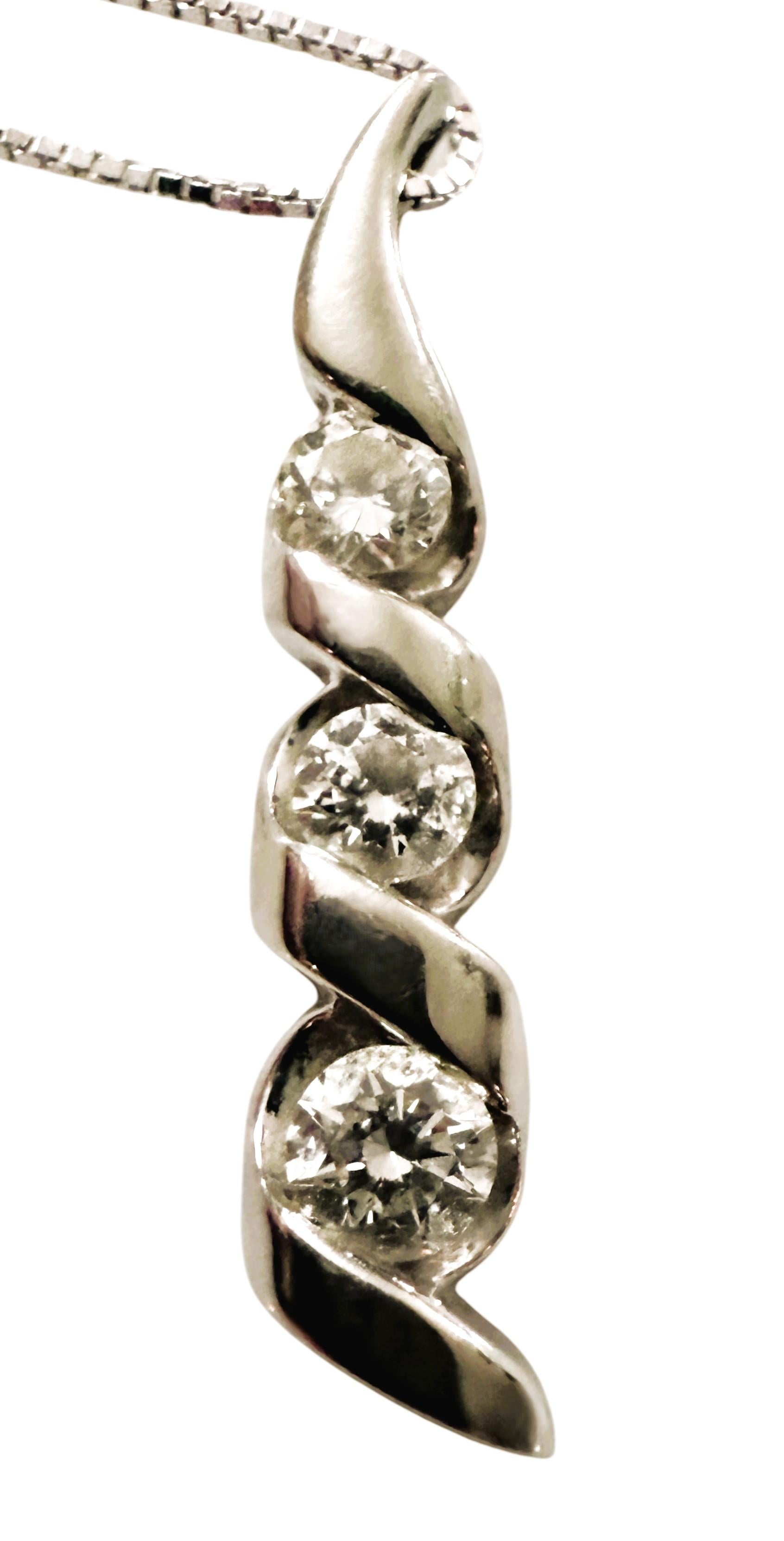 Collana con ciondolo Journey in oro bianco 14k da 0,25 carati e diamanti graduati da 18 pollici in vendita 7