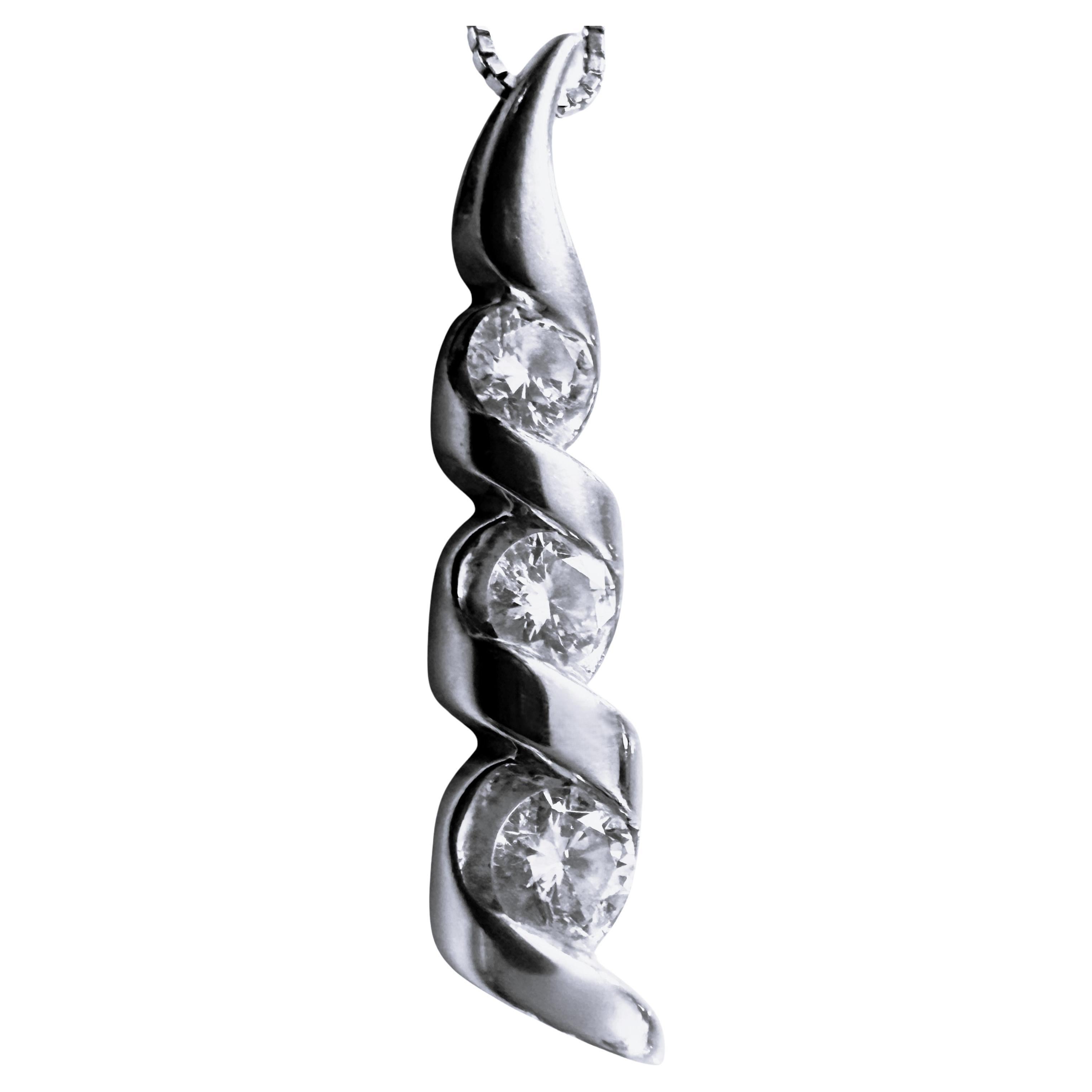 Collana con ciondolo Journey in oro bianco 14k da 0,25 carati e diamanti graduati da 18 pollici in vendita