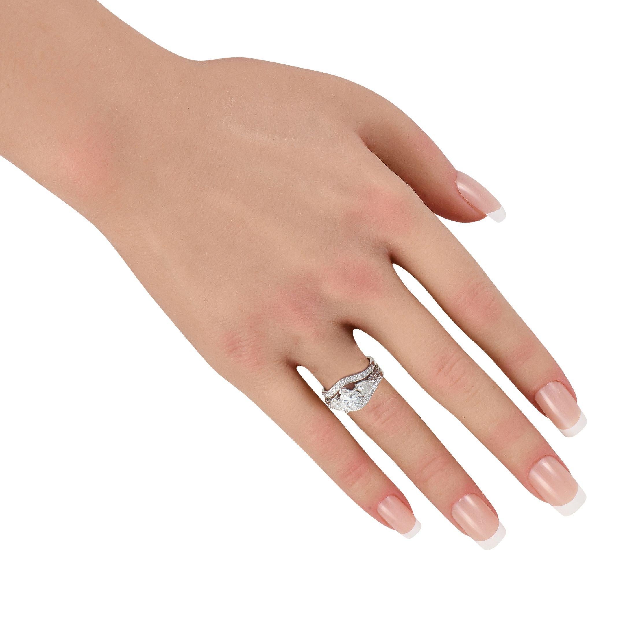 Taglio rotondo Anello in oro bianco 14K con 2,51 carati di diamanti MF03-071825 in vendita