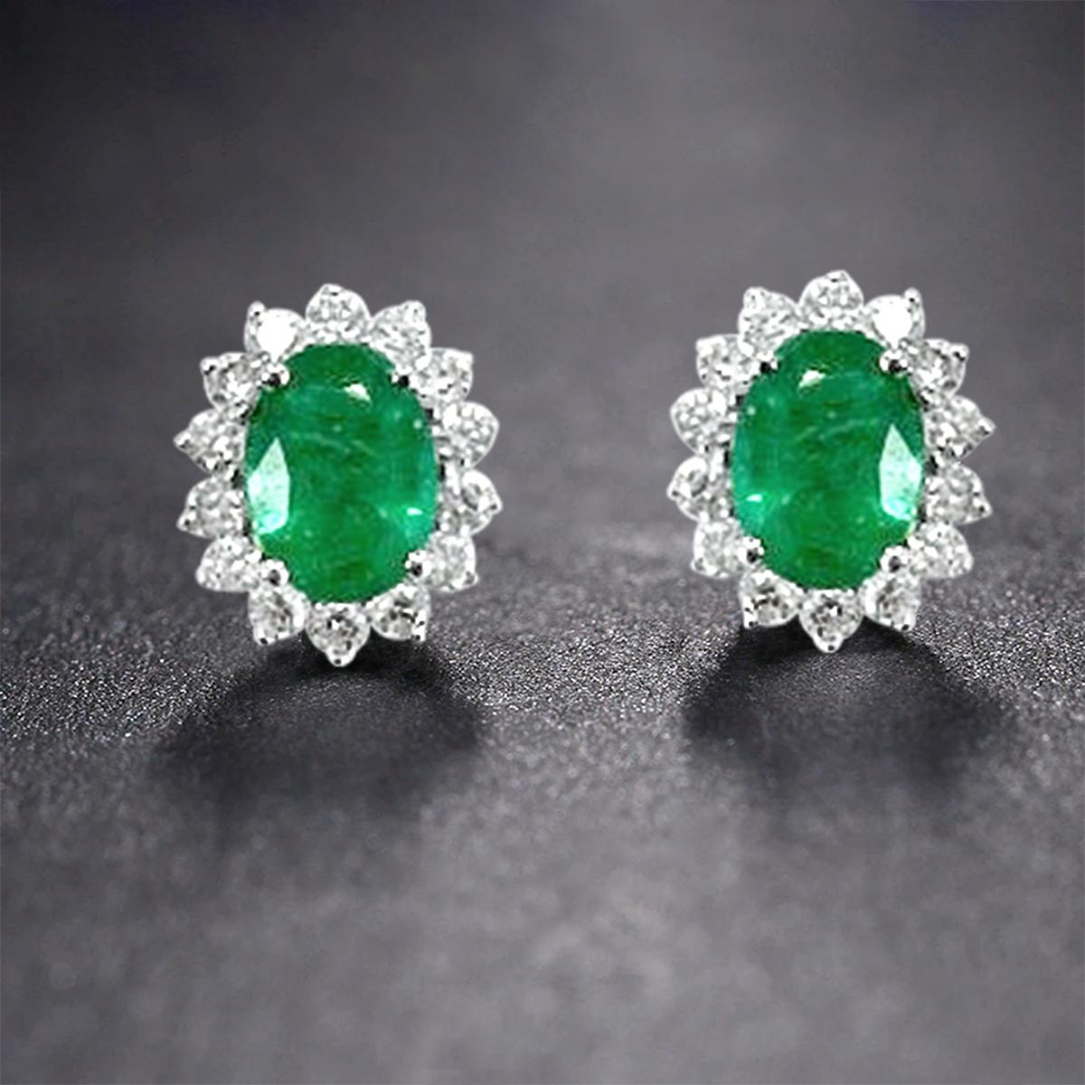 14K Weißgold 2,54 Karat Smaragd und Diamant-Ohrring. Stil# TS1121E (Ovalschliff)