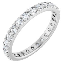 Alliance « éternité » en or blanc 14 carats, avec diamants ronds de 2,5 mm serrés à la française, totalisant 1,23 carat